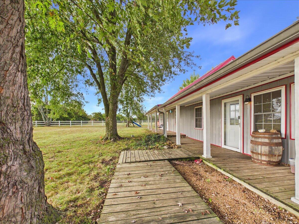 16790 Highway B Property Photo 3