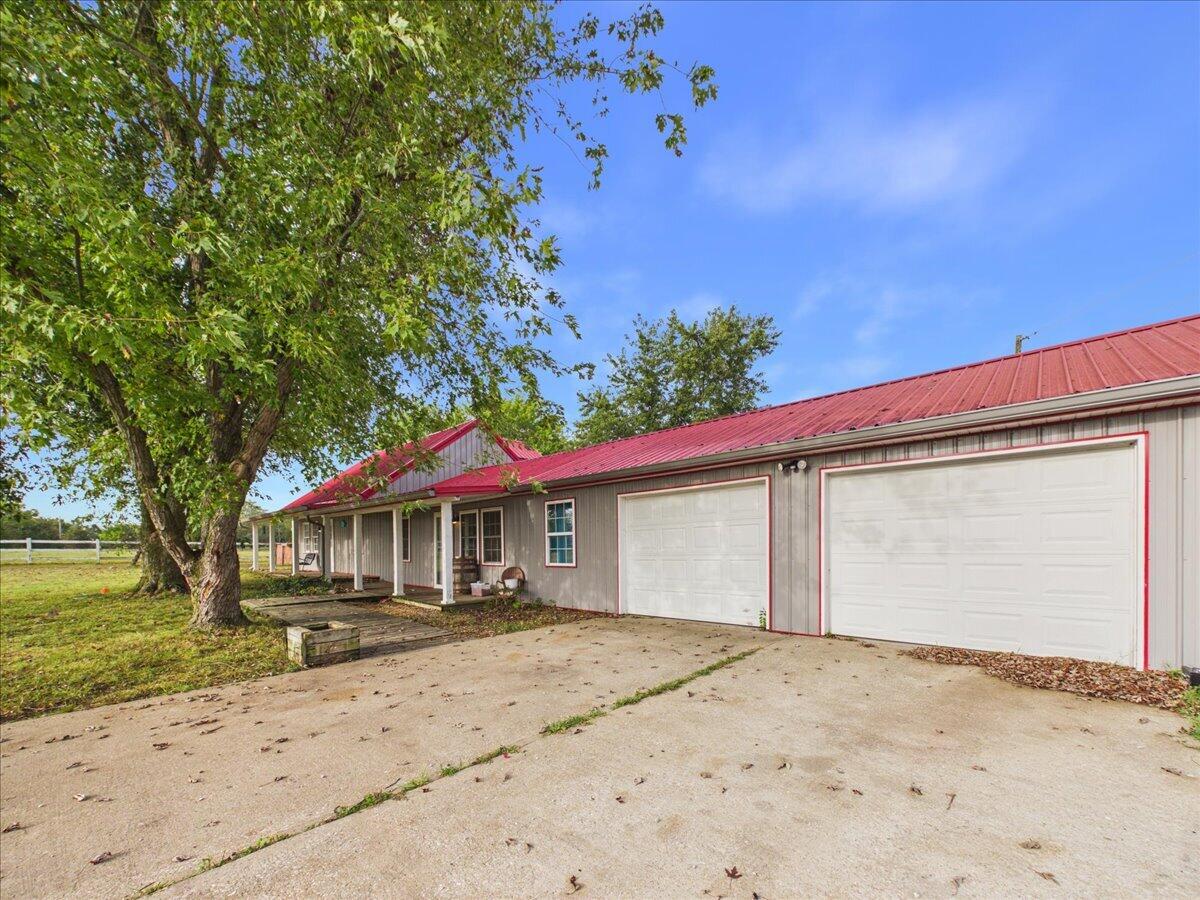 16790 Highway B Property Photo 4