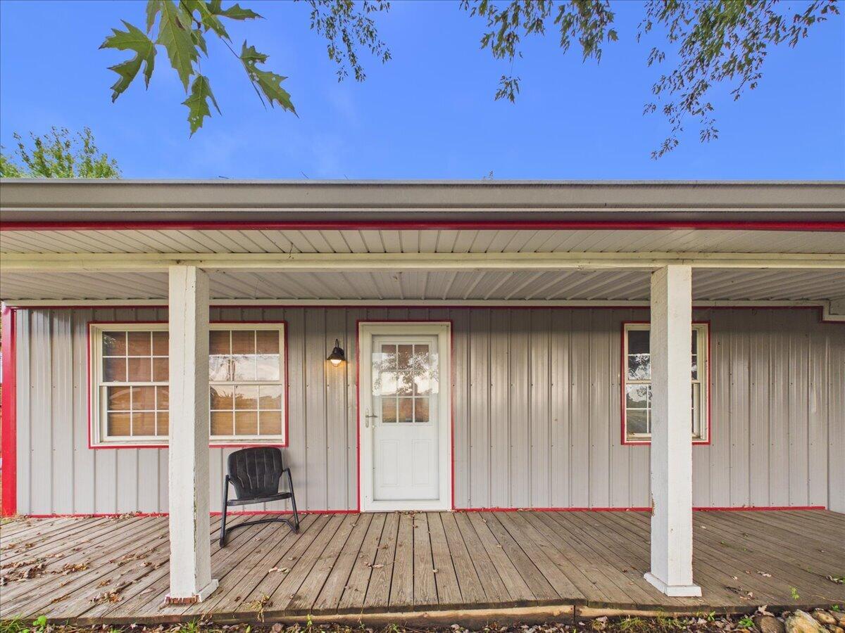 16790 Highway B Property Photo 8
