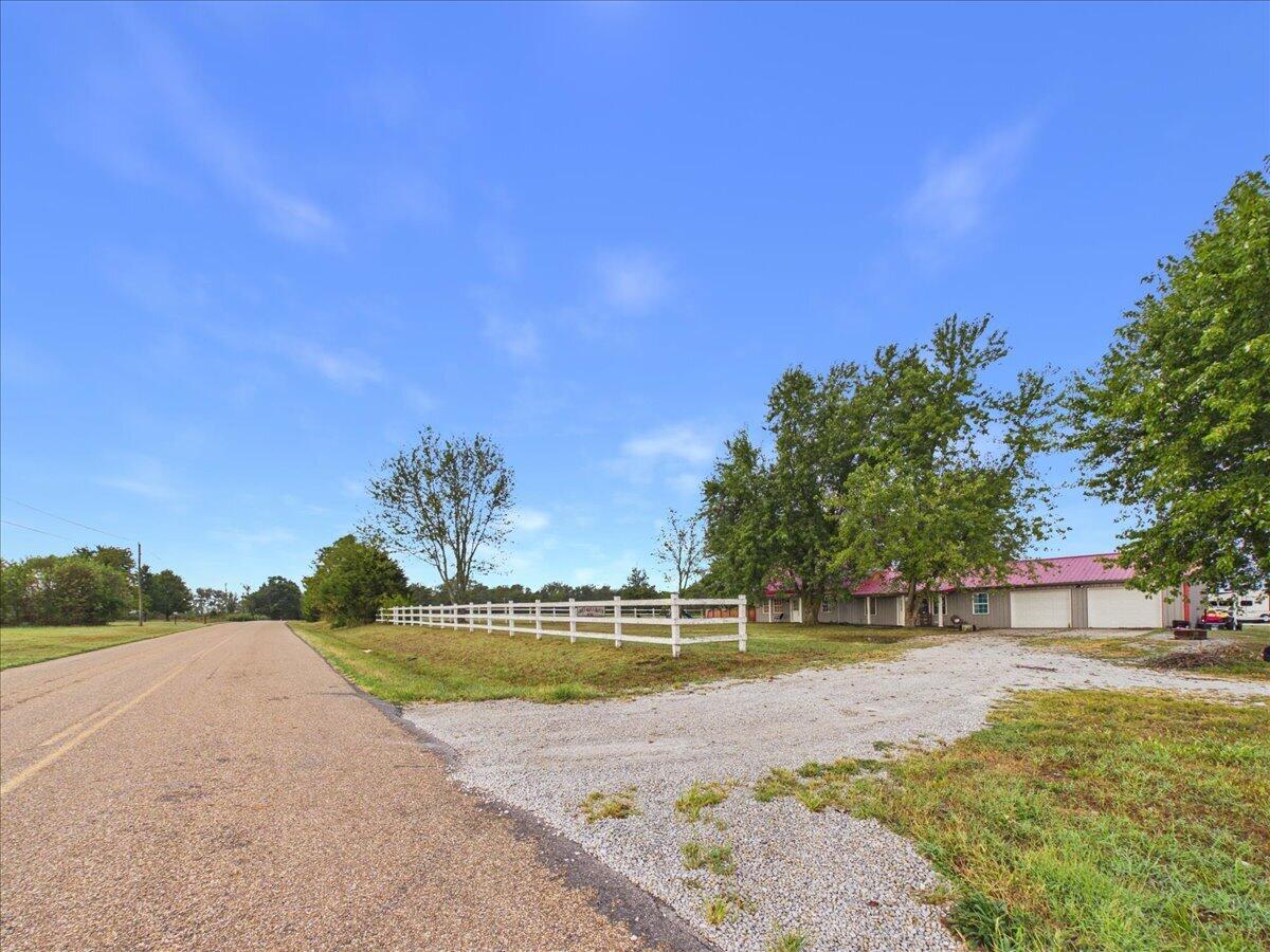 16790 Highway B Property Photo 10
