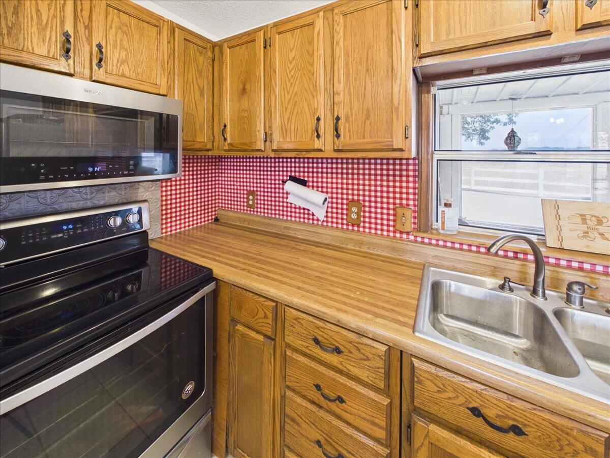 16790 Highway B Property Photo 52