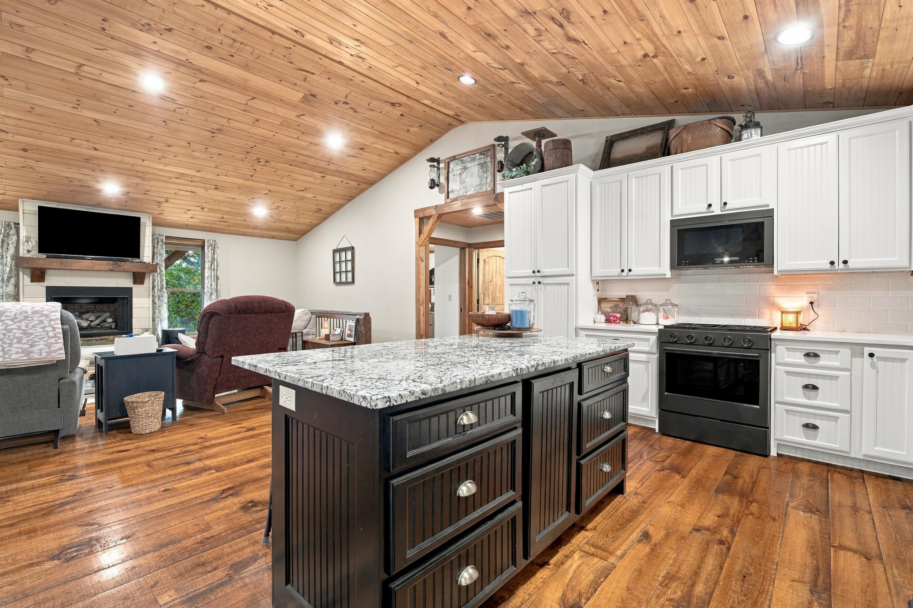 7942 County Road 2770 Property Photo 14
