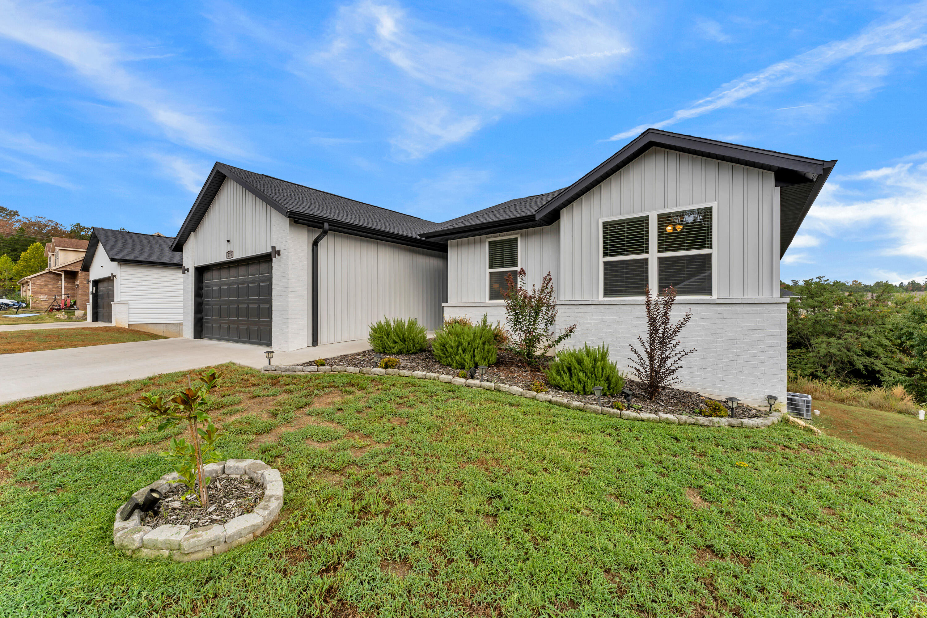175 Sunrise Villa Drive Property Photo 3