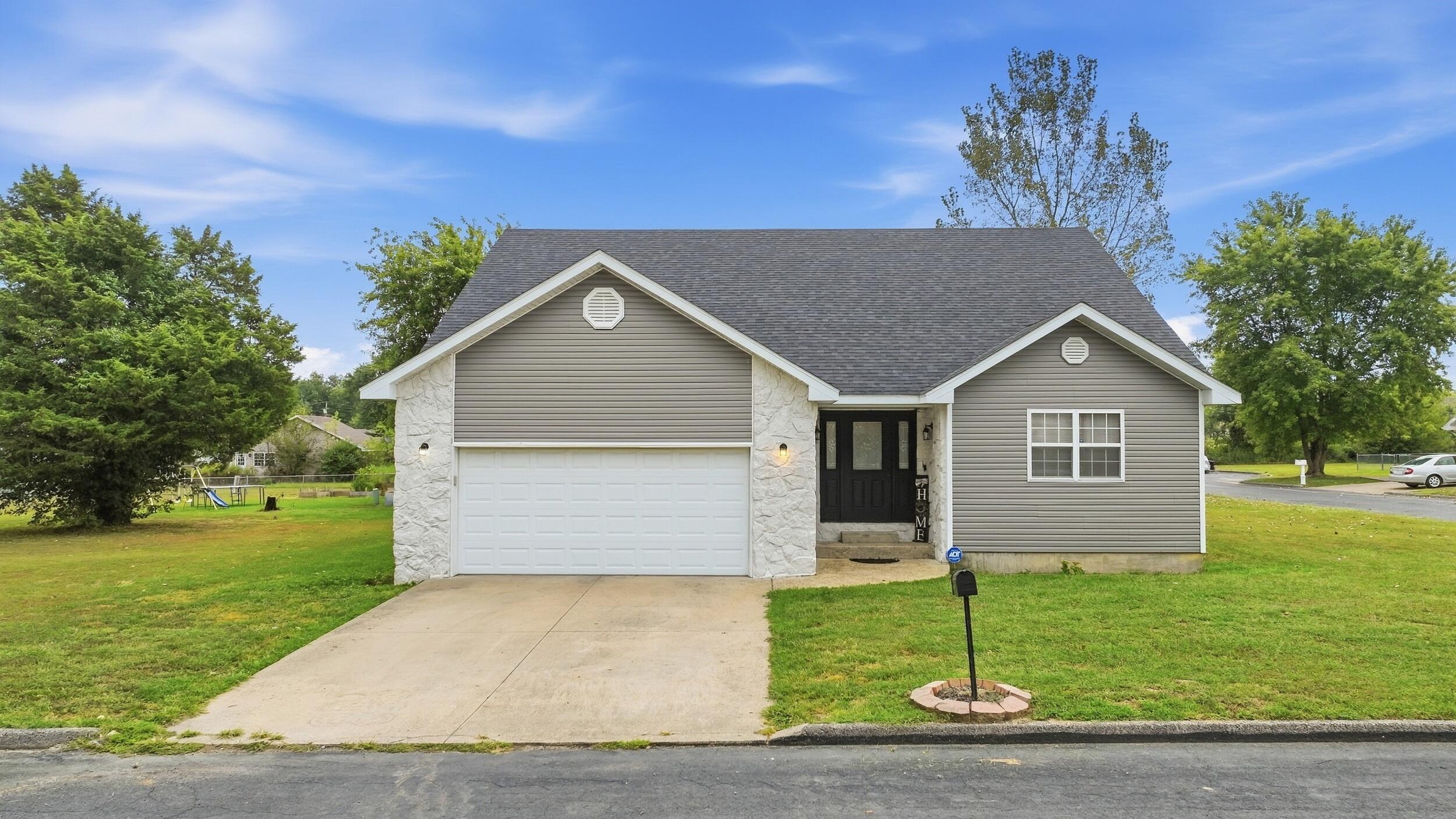 700 Robin Road Property Photo 1