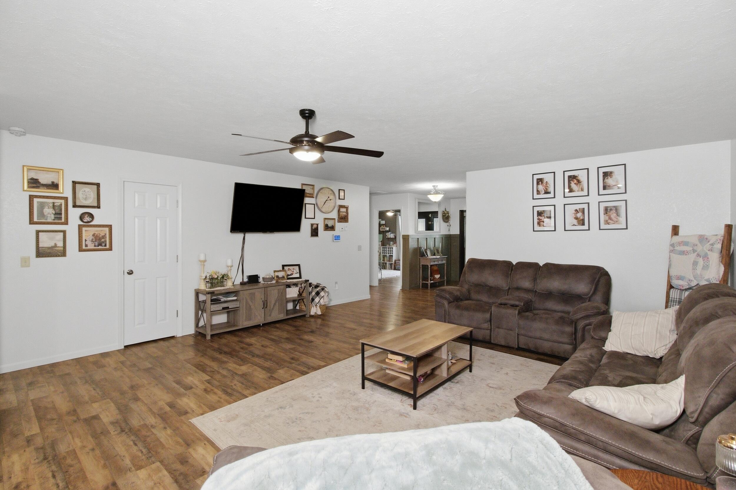 700 Robin Road Property Photo 7