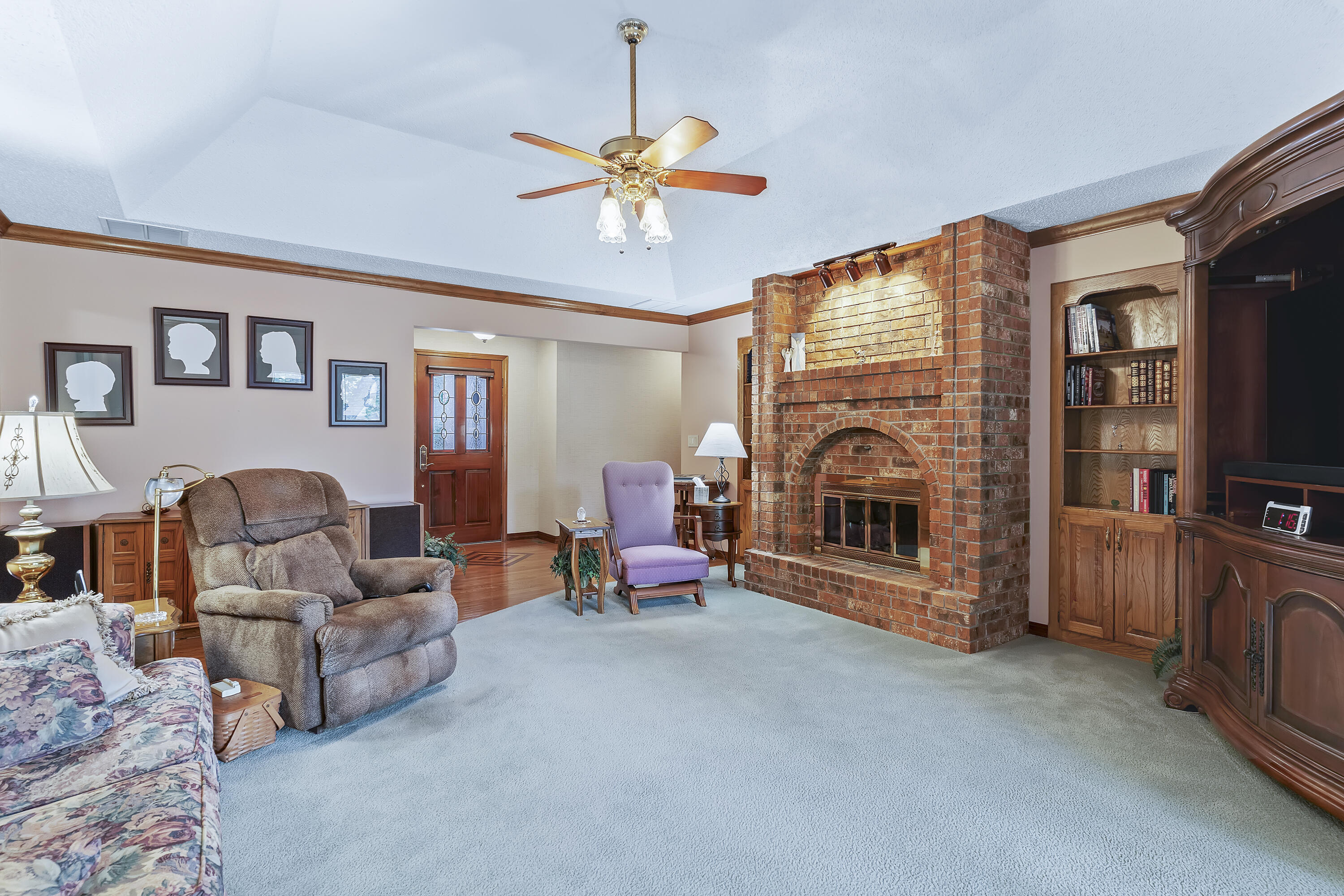 4715 South Connor Avenue Property Photo 9