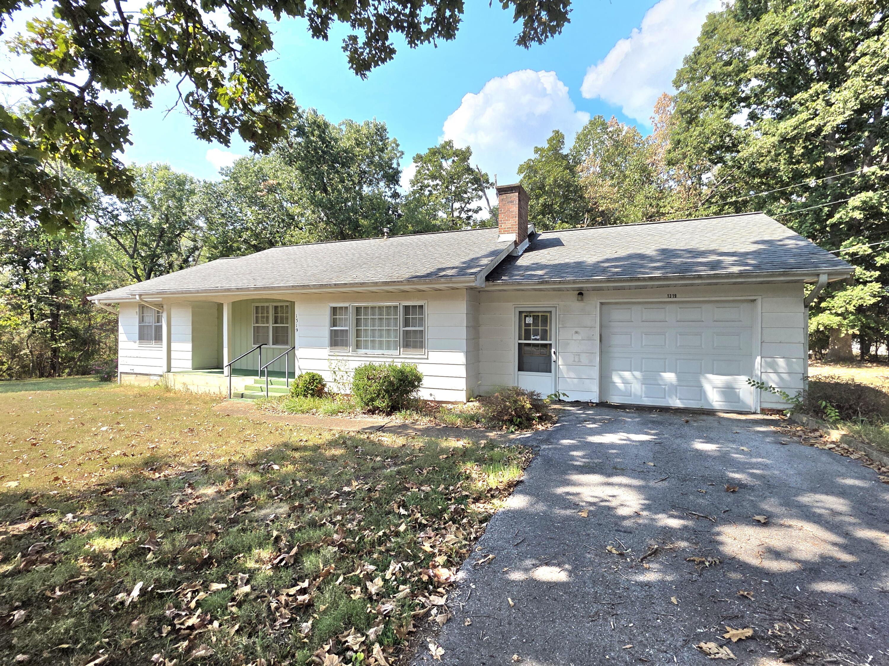 1319 Briar Wood Drive Property Photo 2