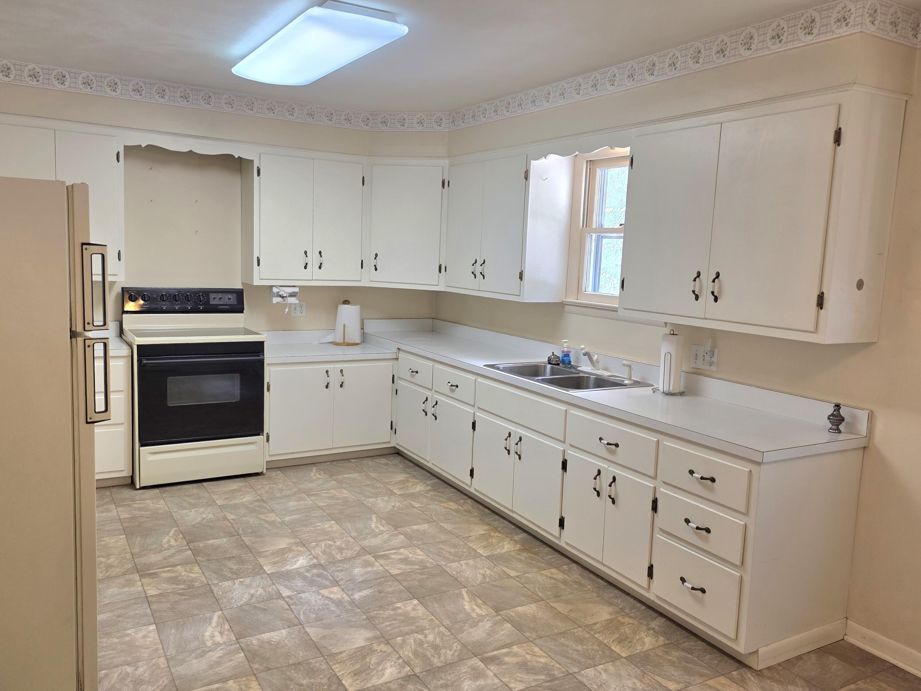 1319 Briar Wood Drive Property Photo 7