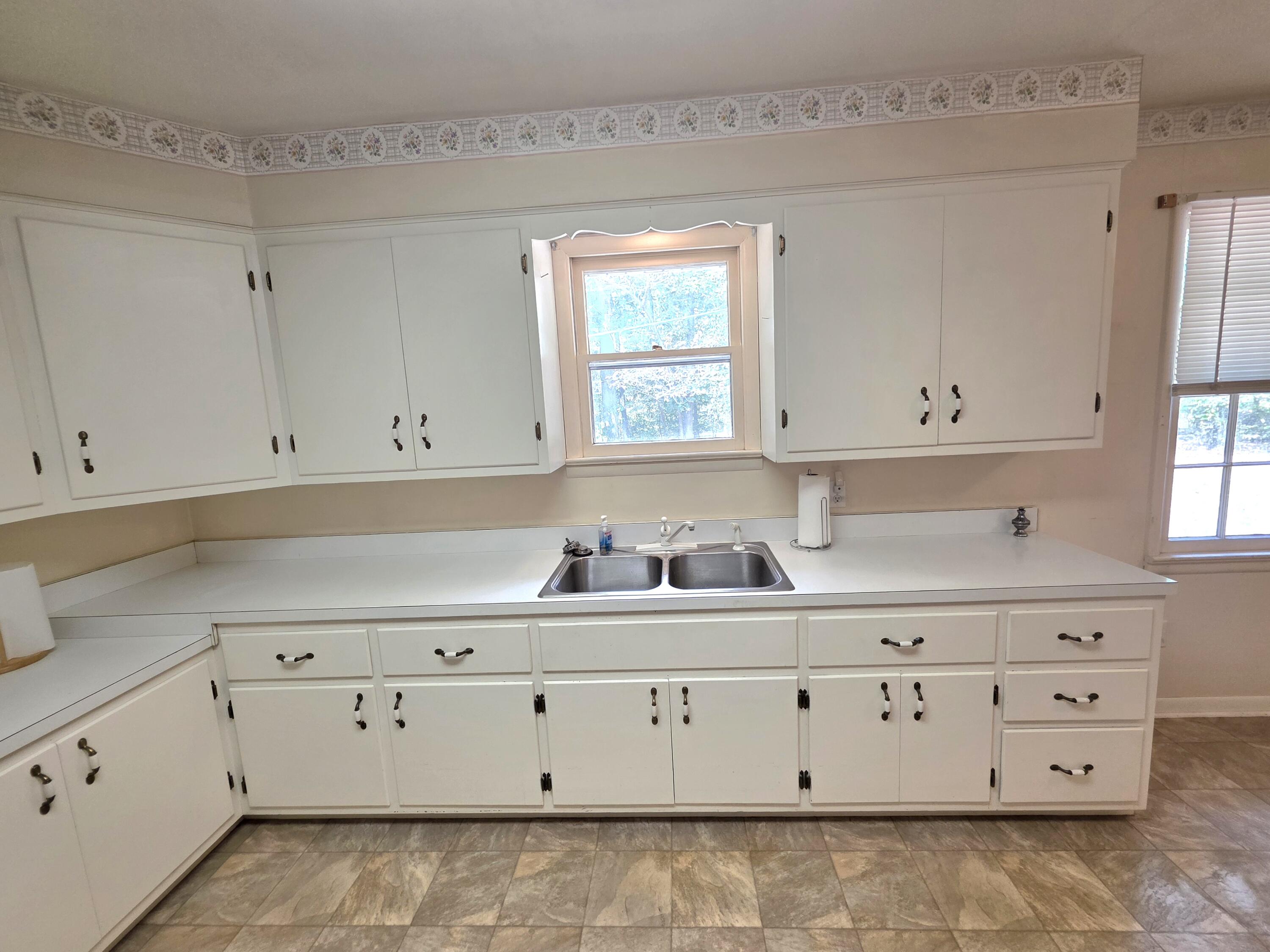 1319 Briar Wood Drive Property Photo 8
