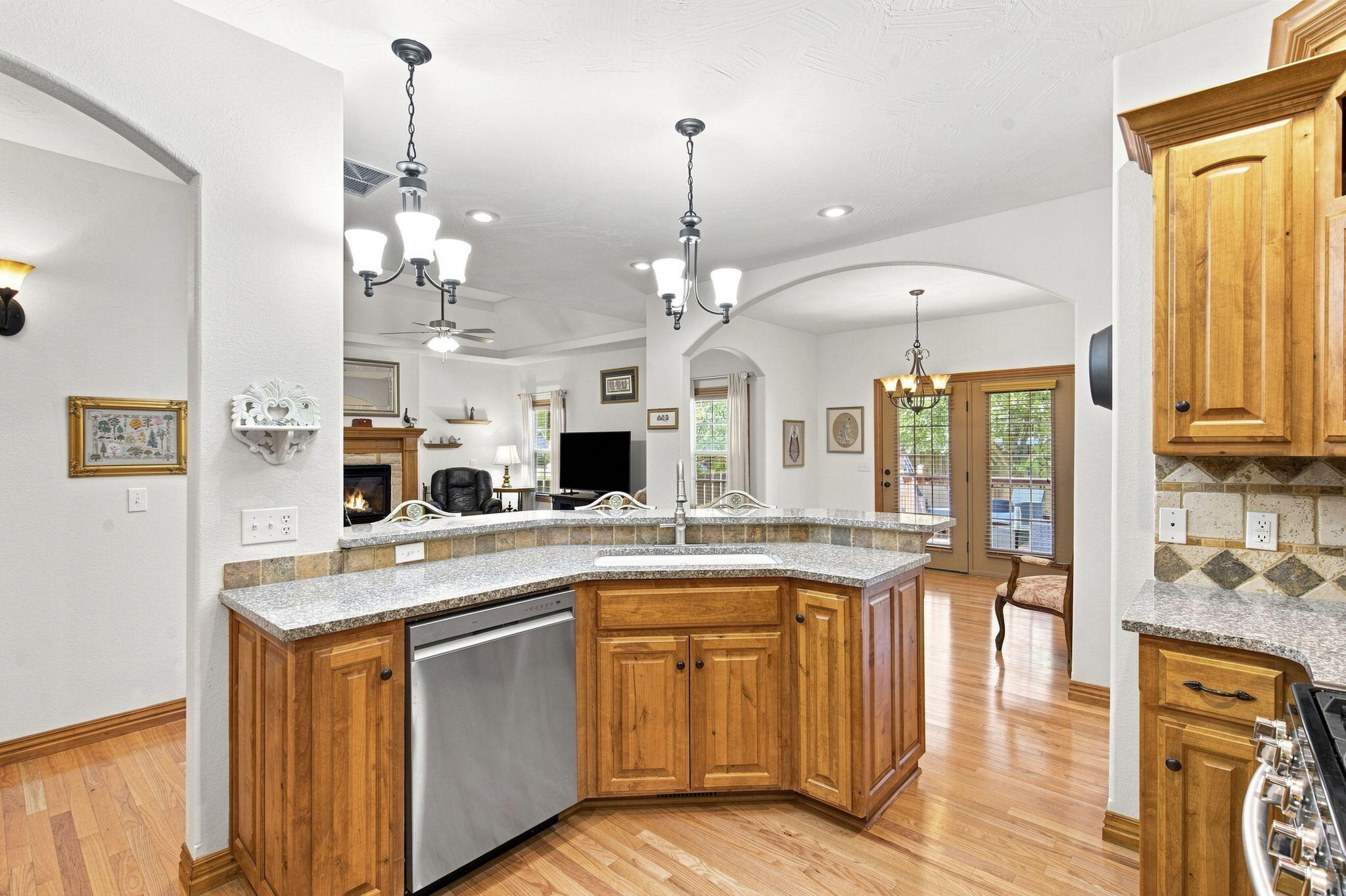 661 North Greer Avenue Property Photo 6