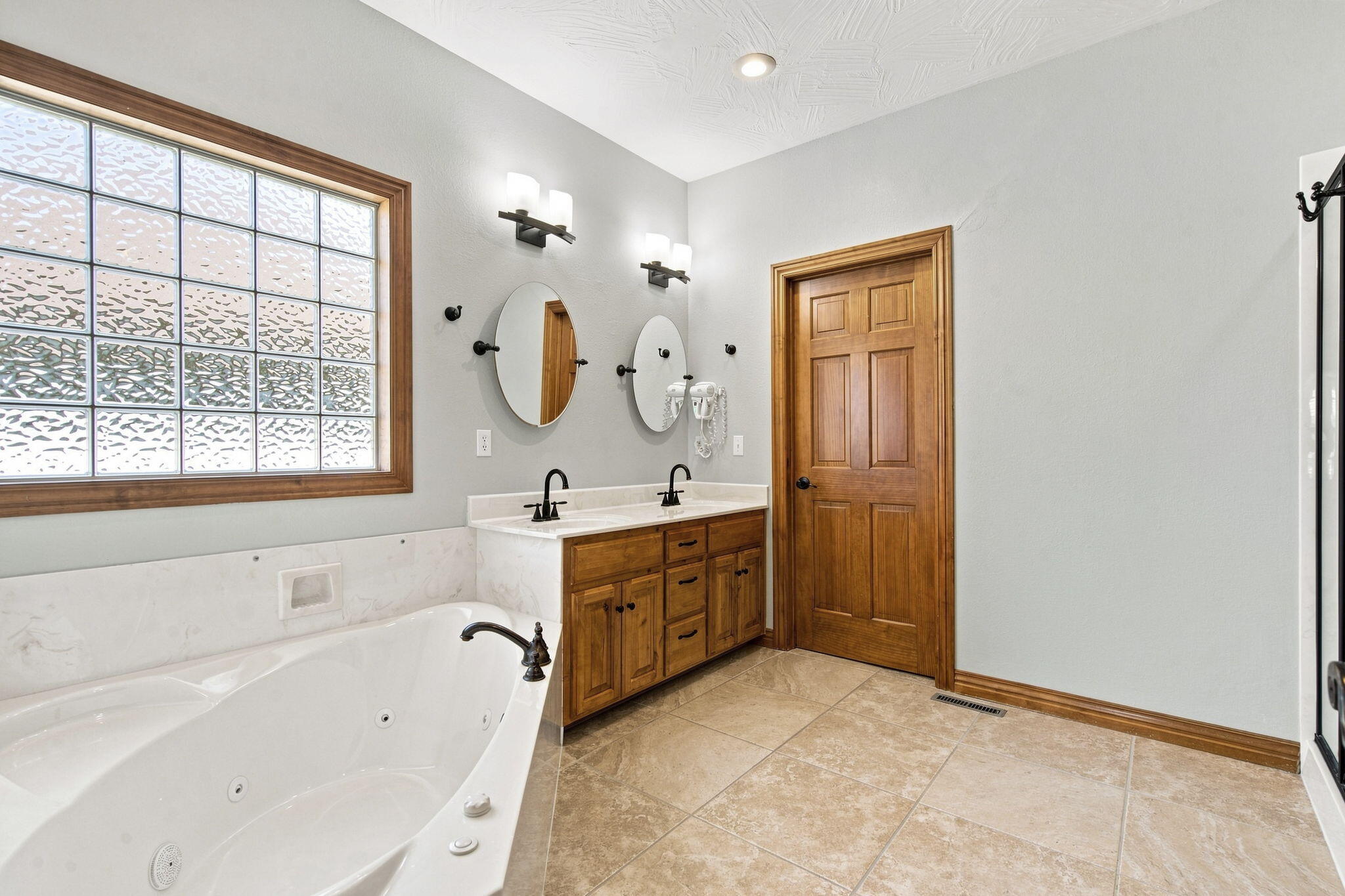 661 North Greer Avenue Property Photo 13