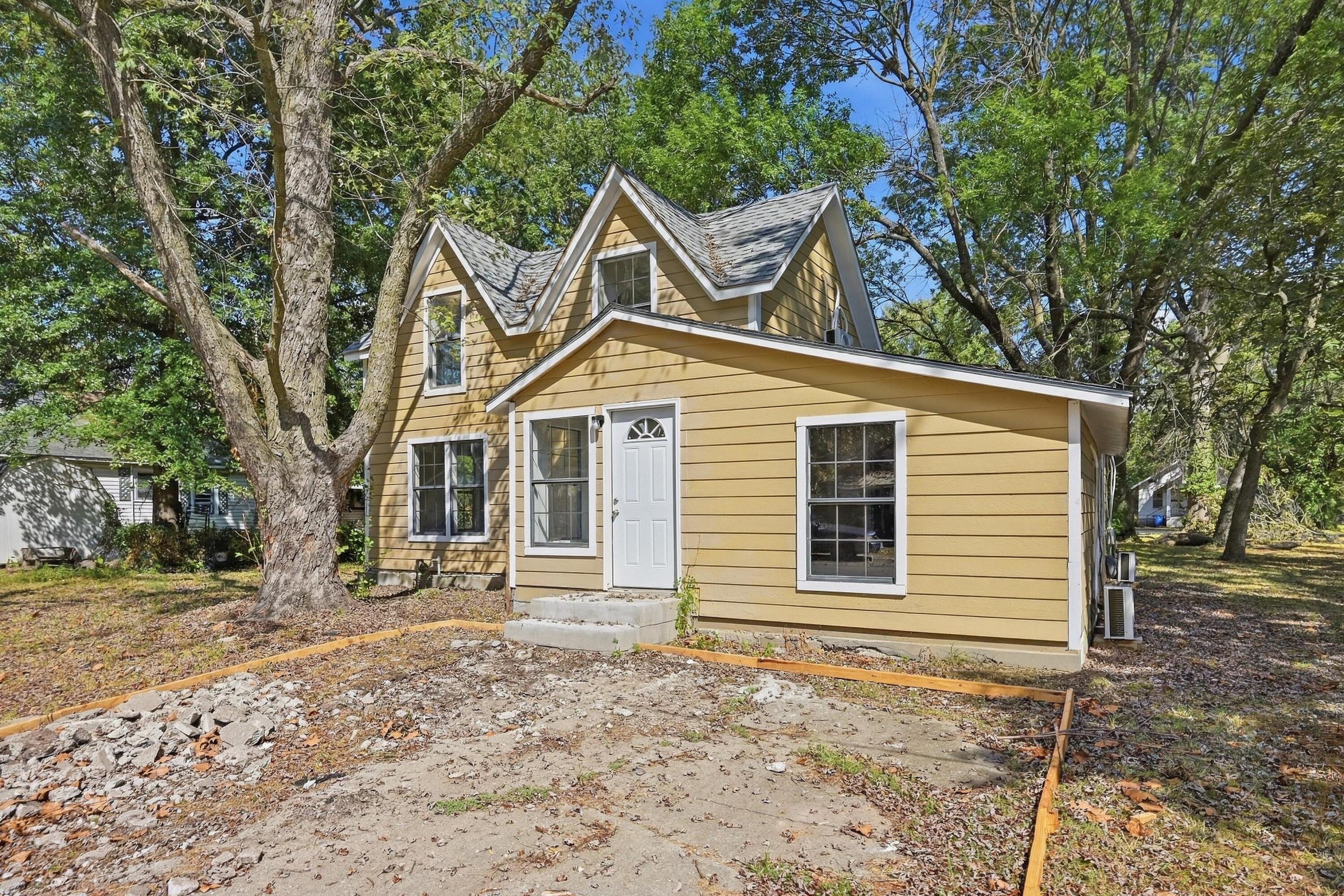 1402 Poplar Street Property Photo 1