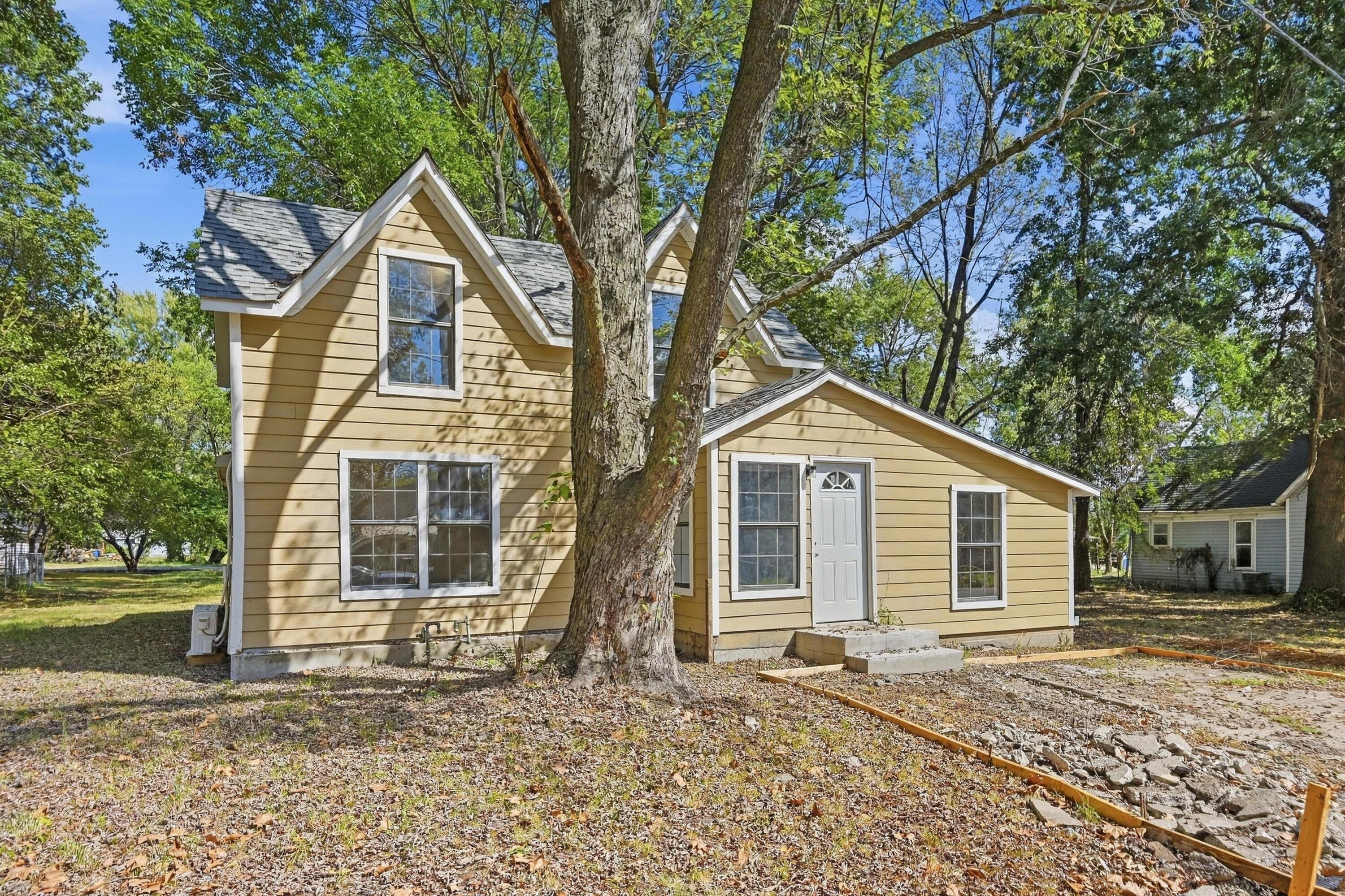 1402 Poplar Street Property Photo 3