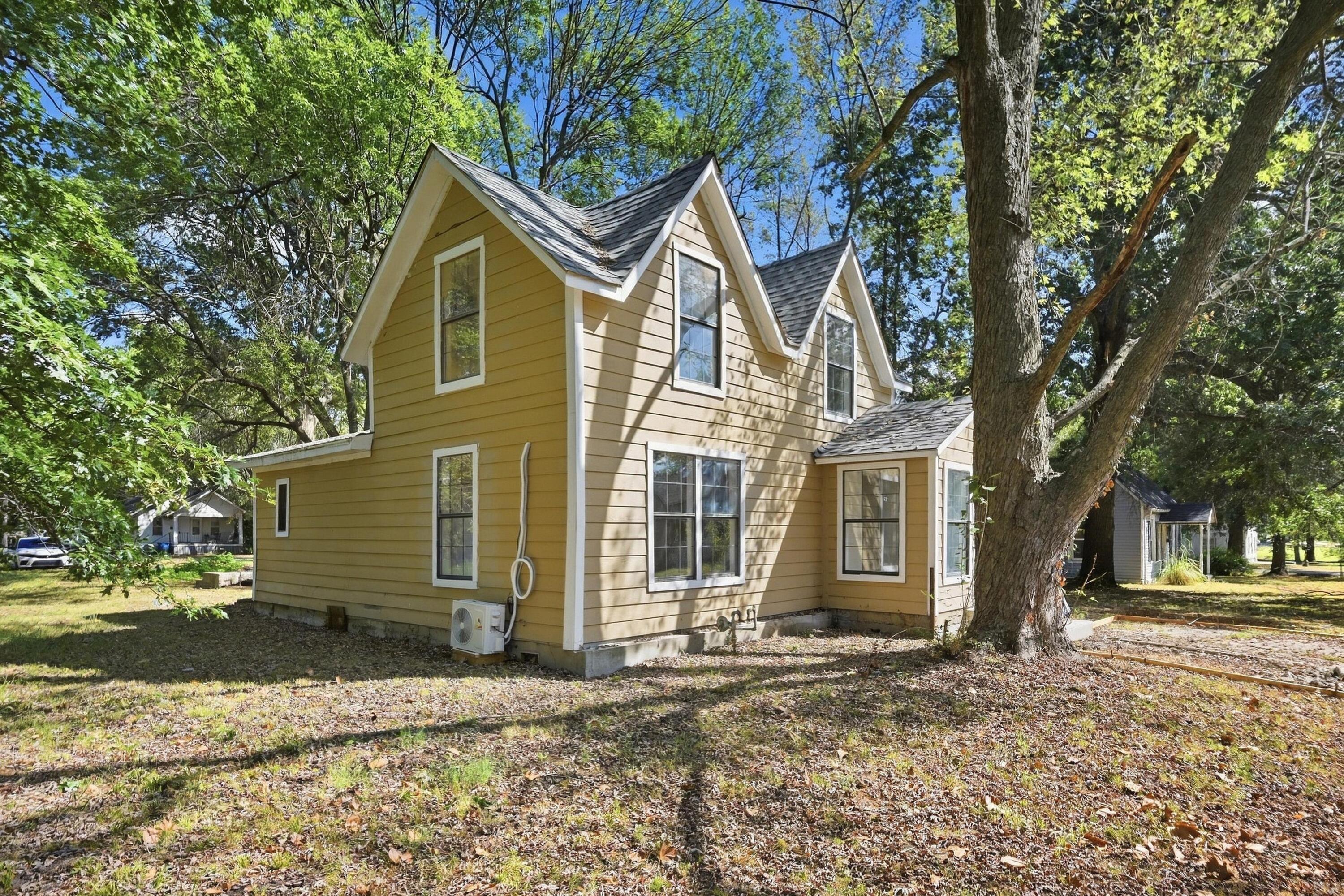 1402 Poplar Street Property Photo 4