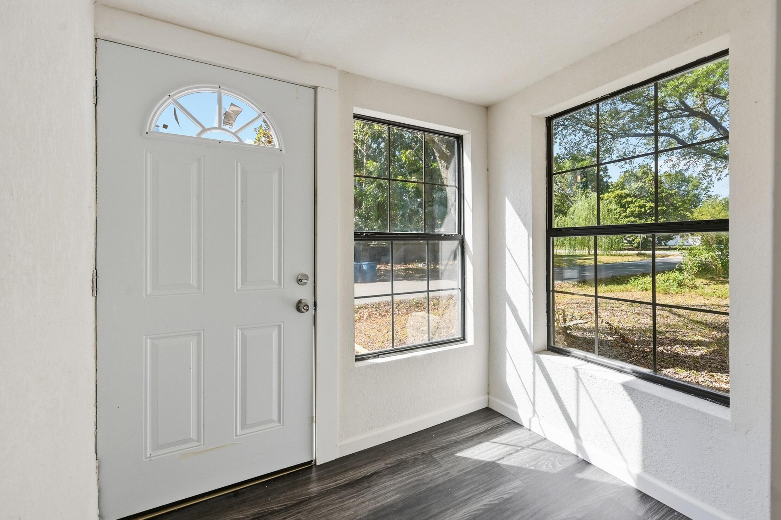 1402 Poplar Street Property Photo 5