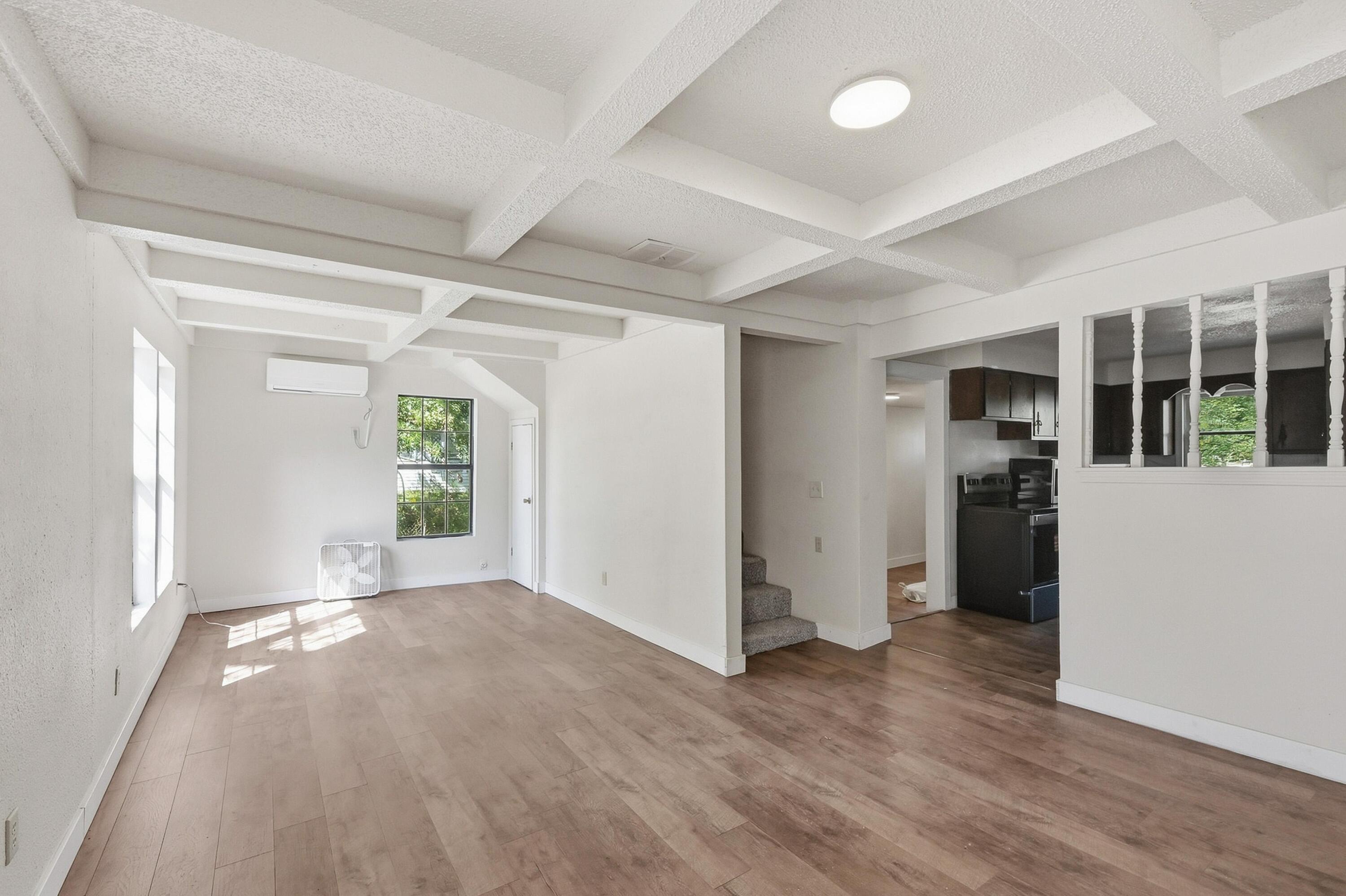 1402 Poplar Street Property Photo 6