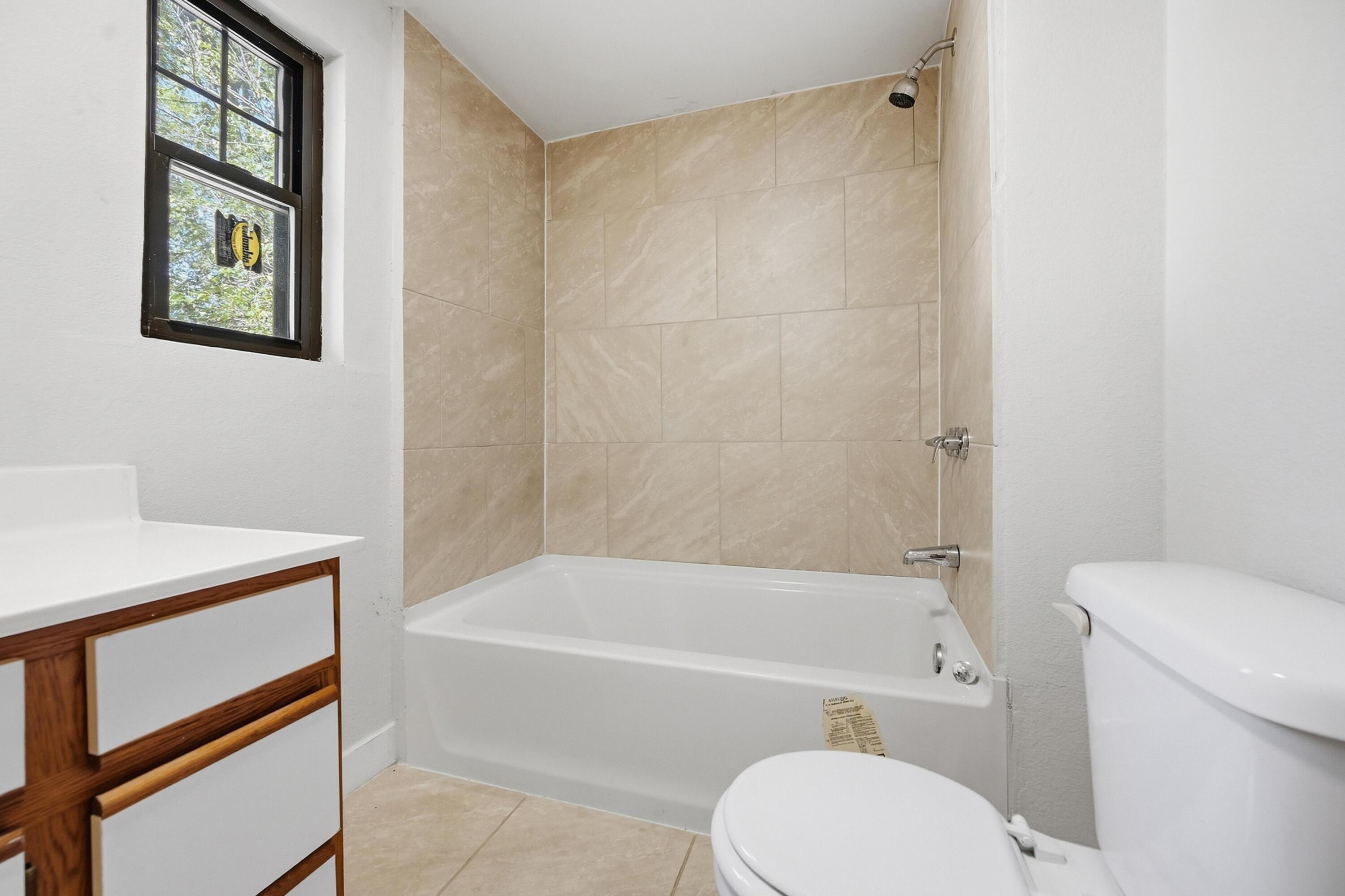 1402 Poplar Street Property Photo 18