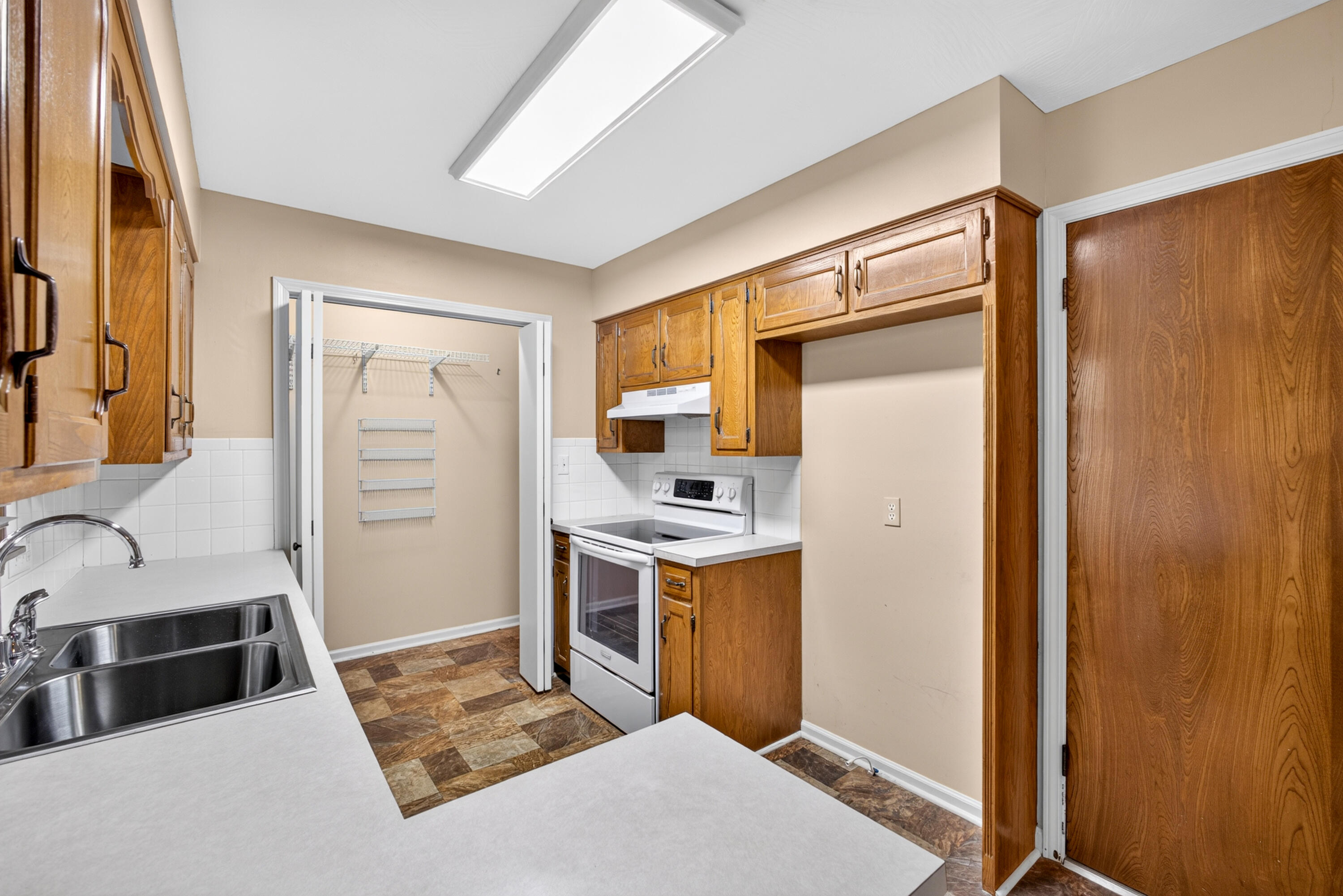 2829 North Oakland Avenue Property Photo 14