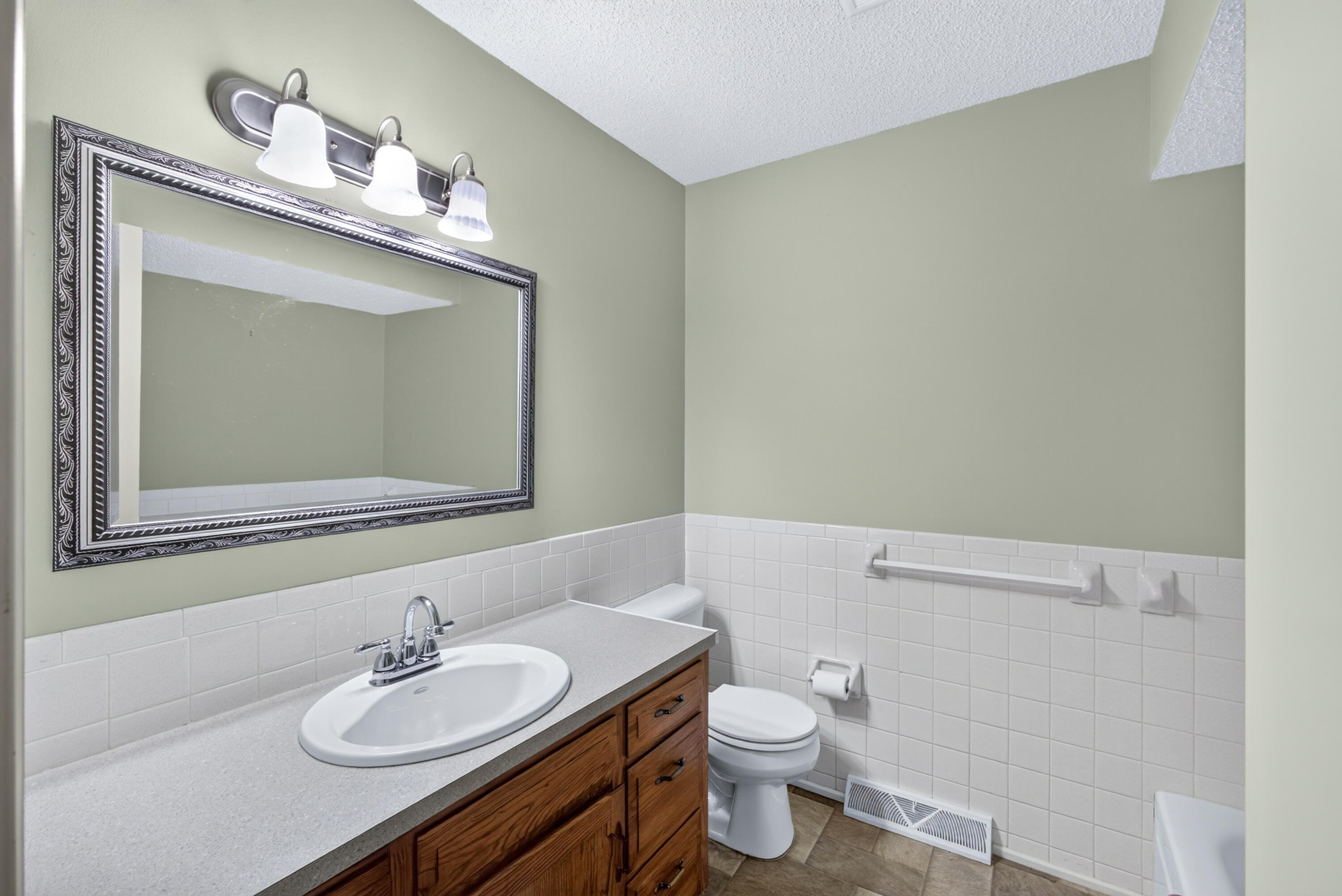 2829 North Oakland Avenue Property Photo 16