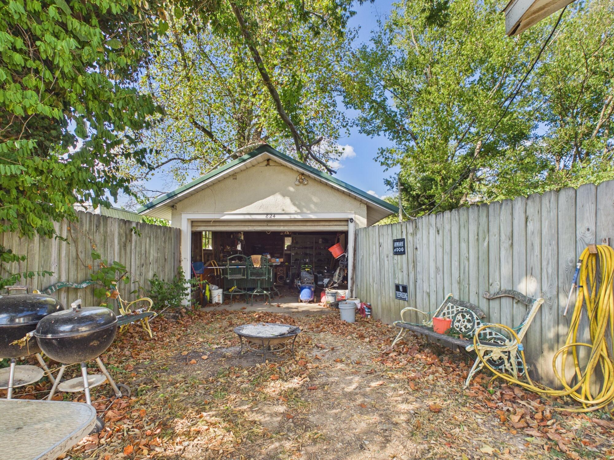 824 West Main Street Property Photo 4