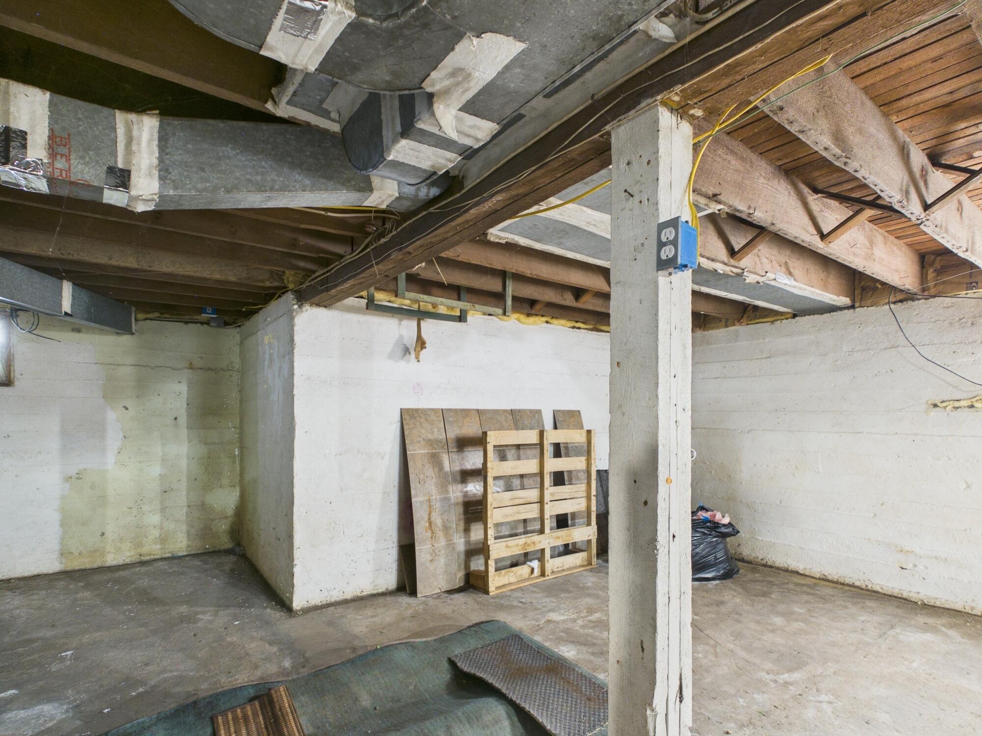 824 West Main Street Property Photo 33