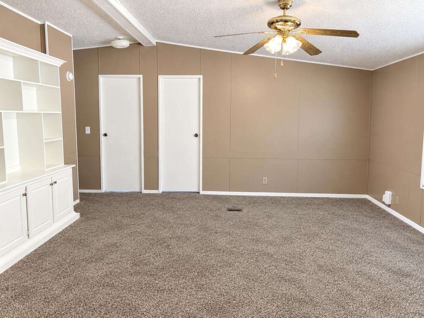 143 East Ella Street Property Photo 4