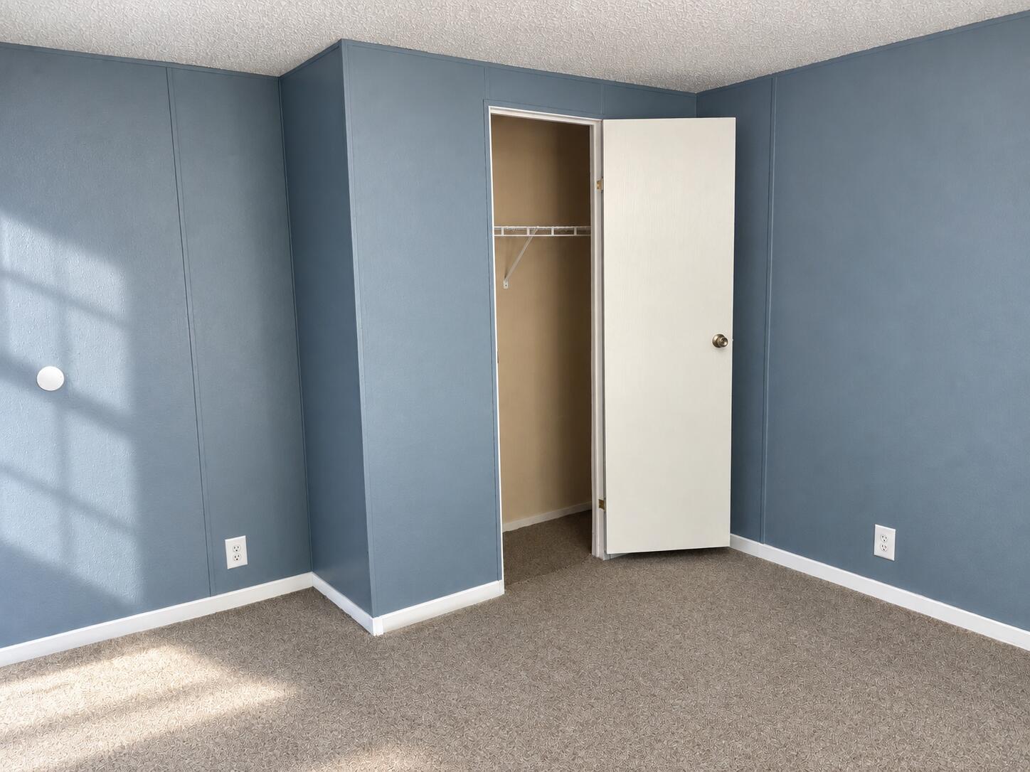 143 East Ella Street Property Photo 6