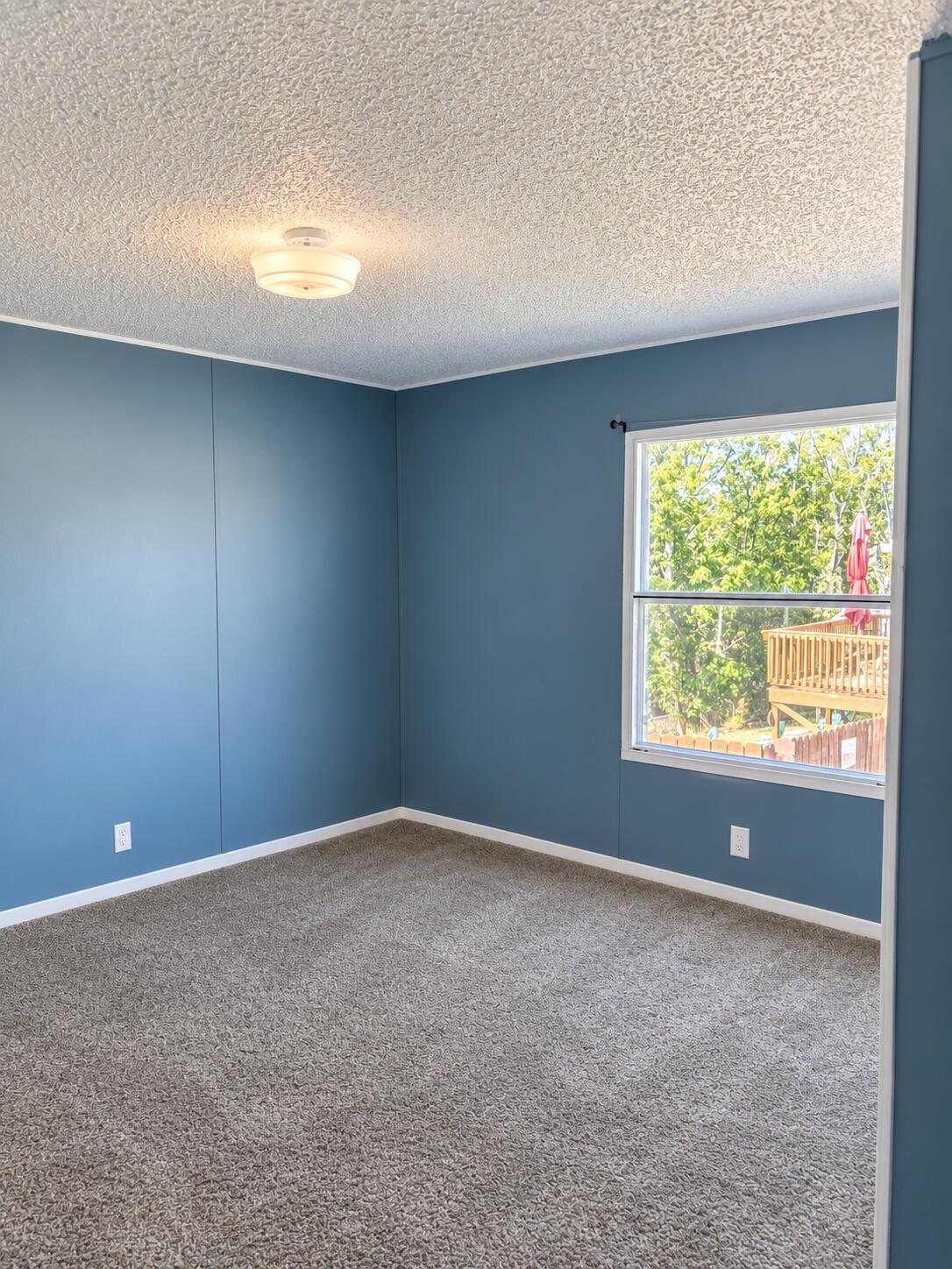 143 East Ella Street Property Photo 8