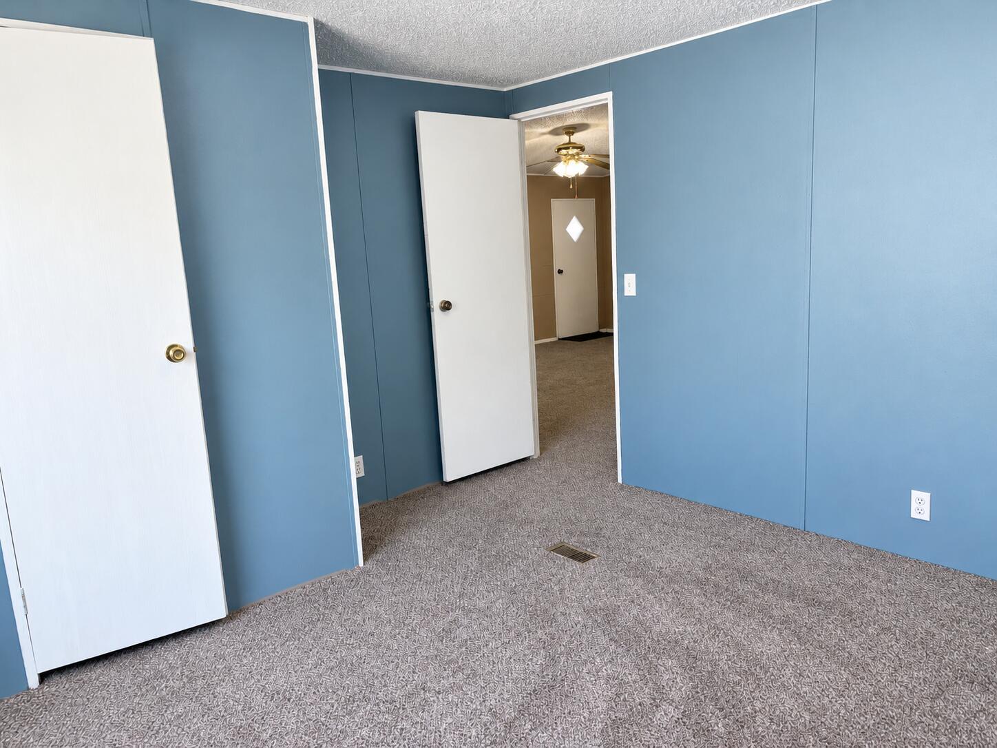 143 East Ella Street Property Photo 9