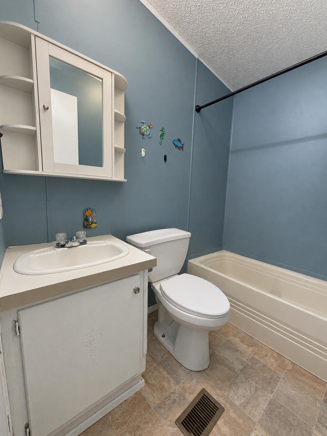 143 East Ella Street Property Photo 10