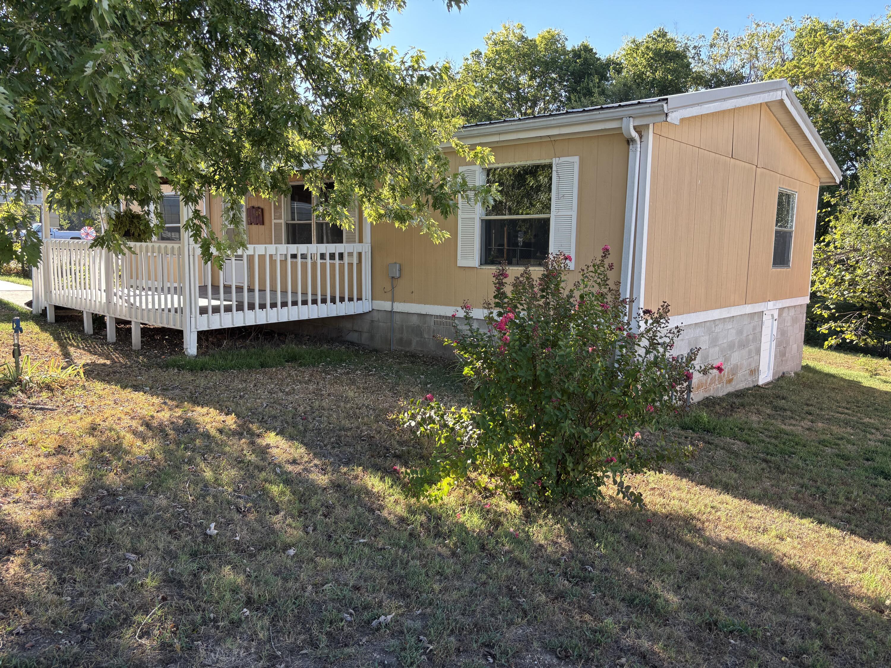 143 East Ella Street Property Photo 28