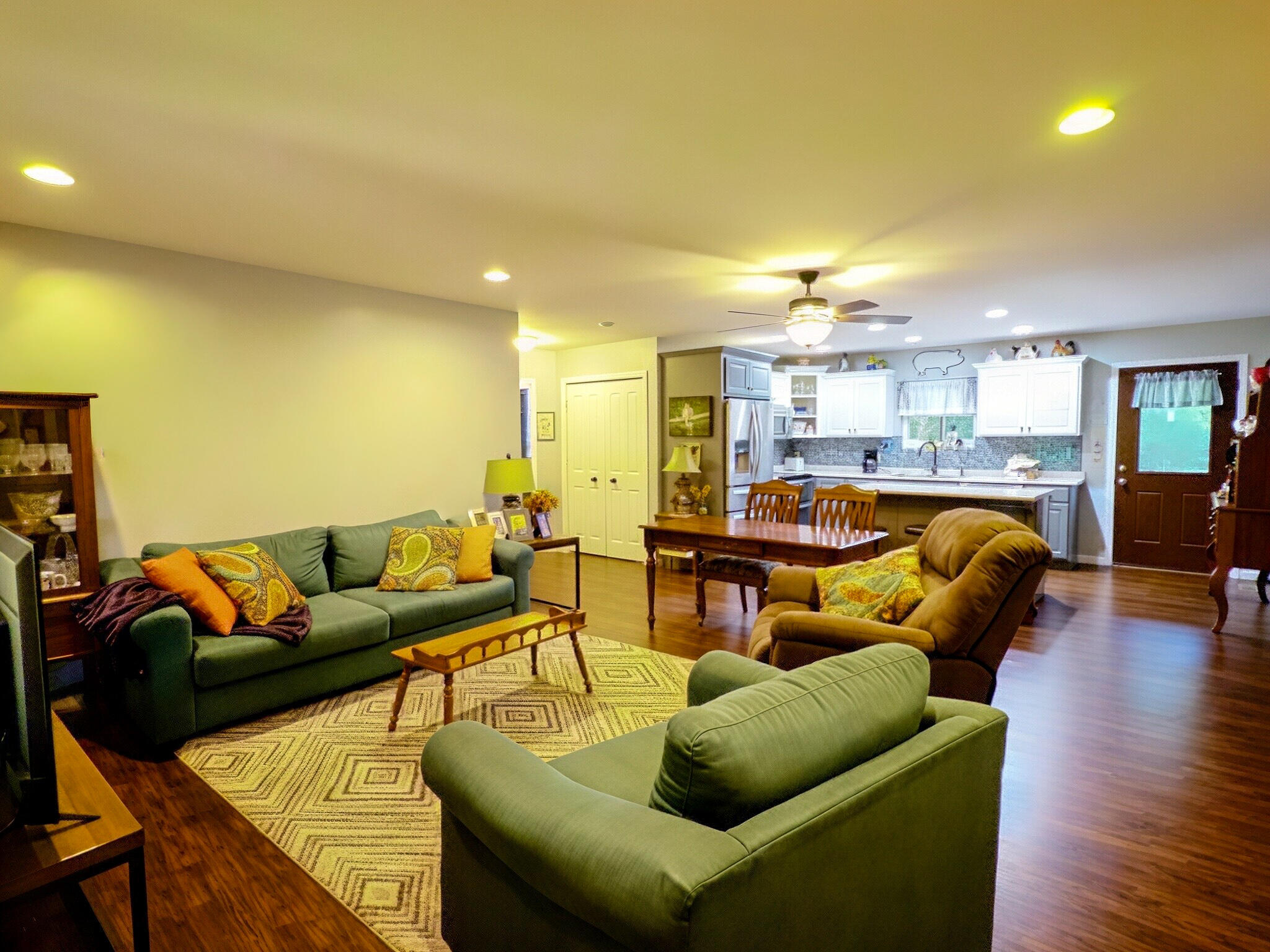 100 David Street Property Photo 9