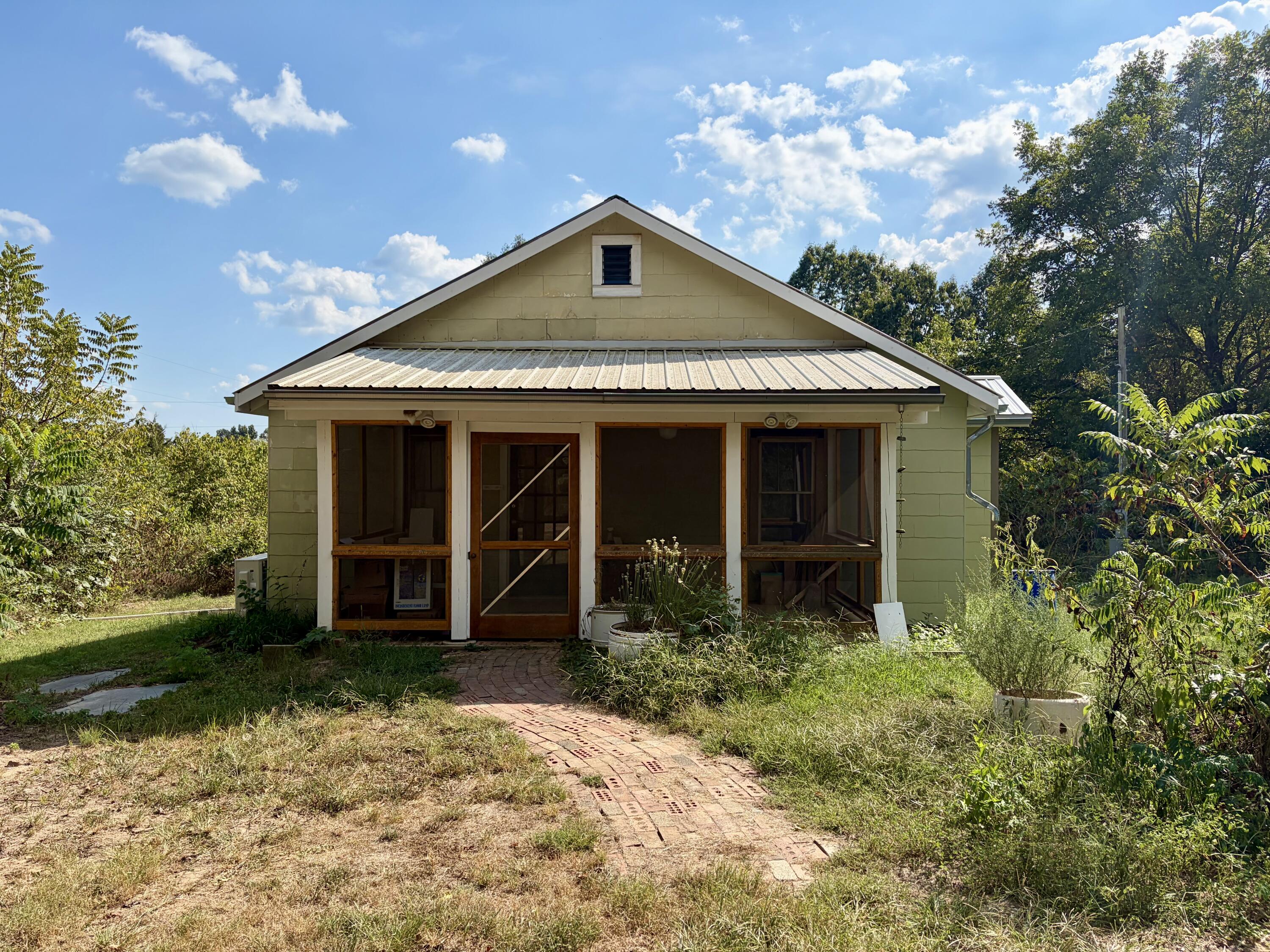 960 County Road 412 Property Photo 1