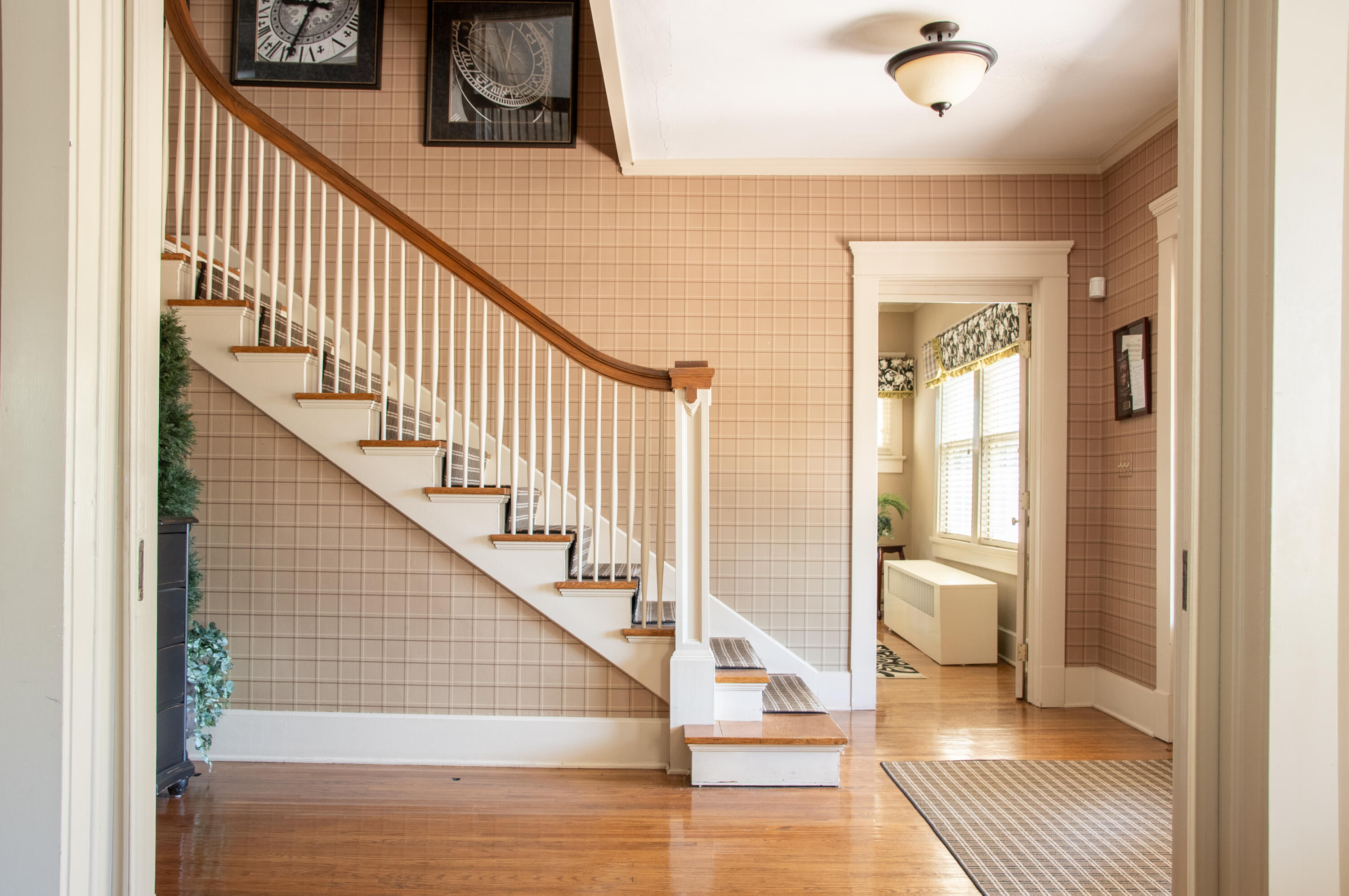 1201 East Walnut Street Property Photo 7