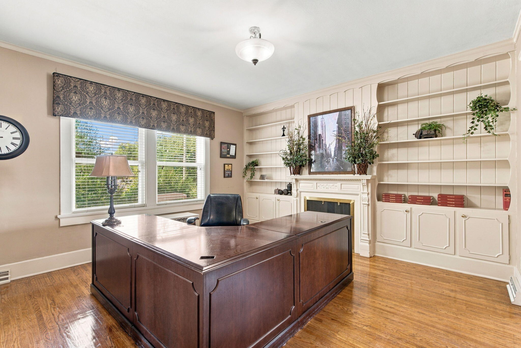 1201 East Walnut Street Property Photo 11