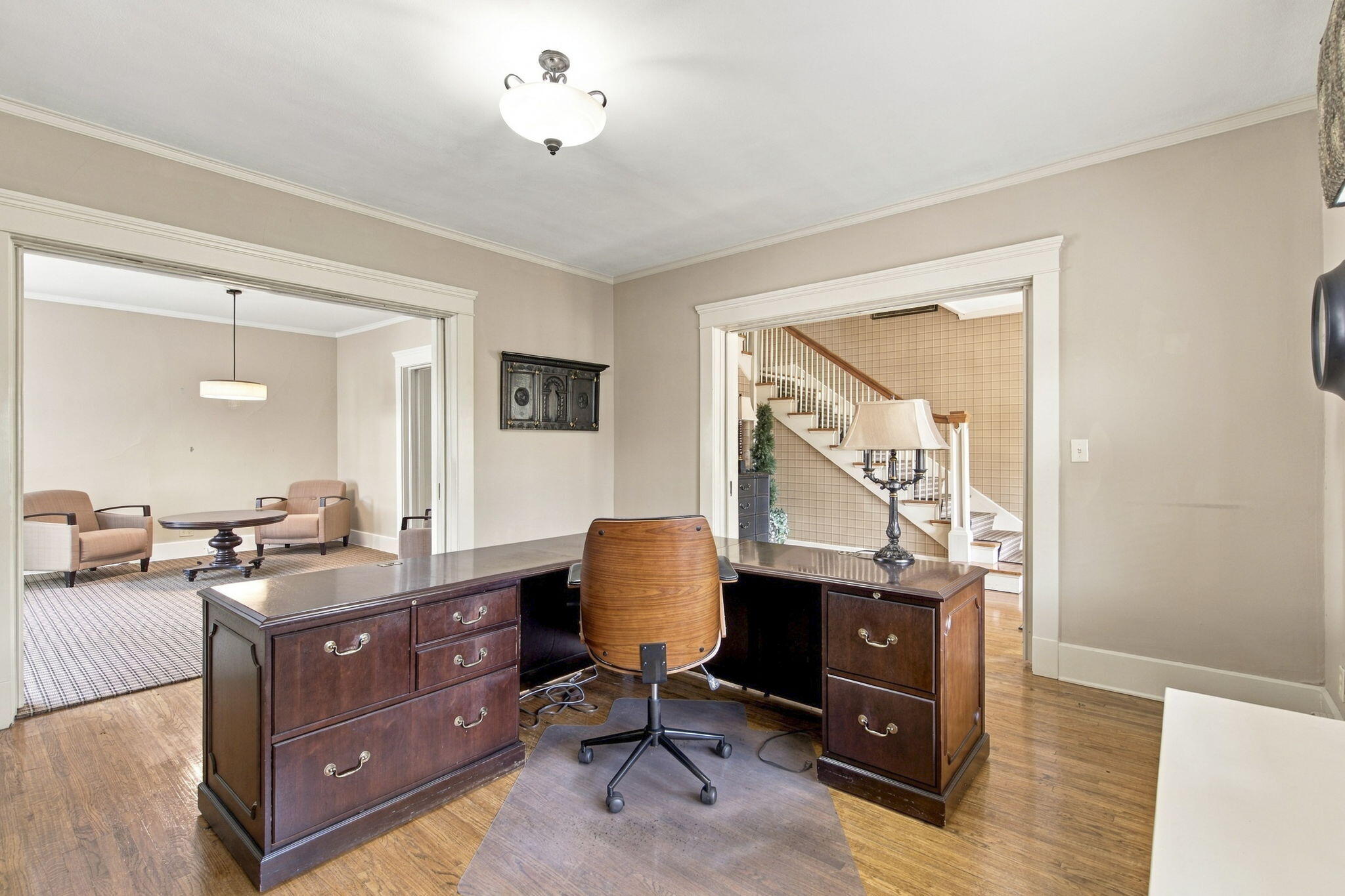1201 East Walnut Street Property Photo 12
