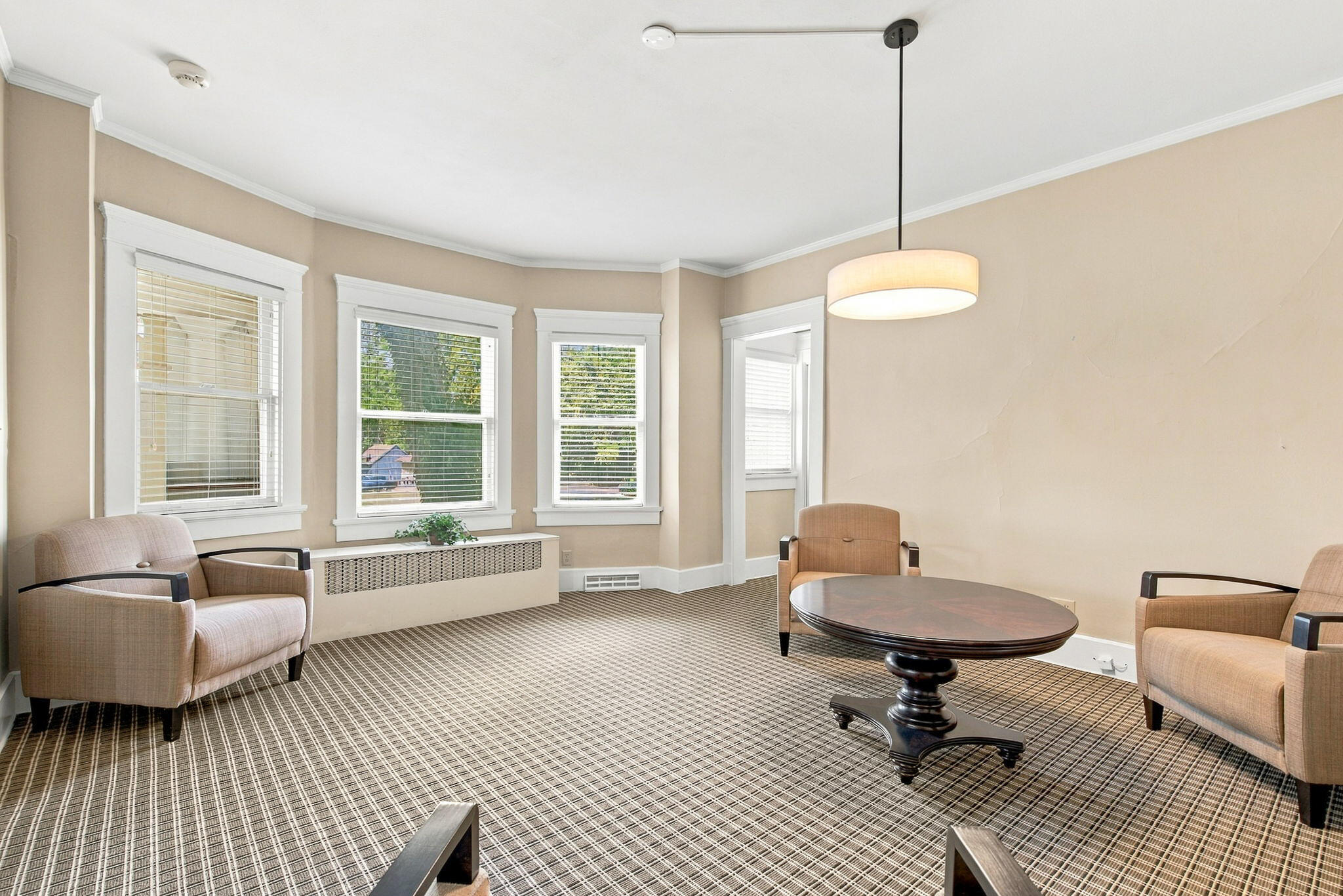 1201 East Walnut Street Property Photo 16