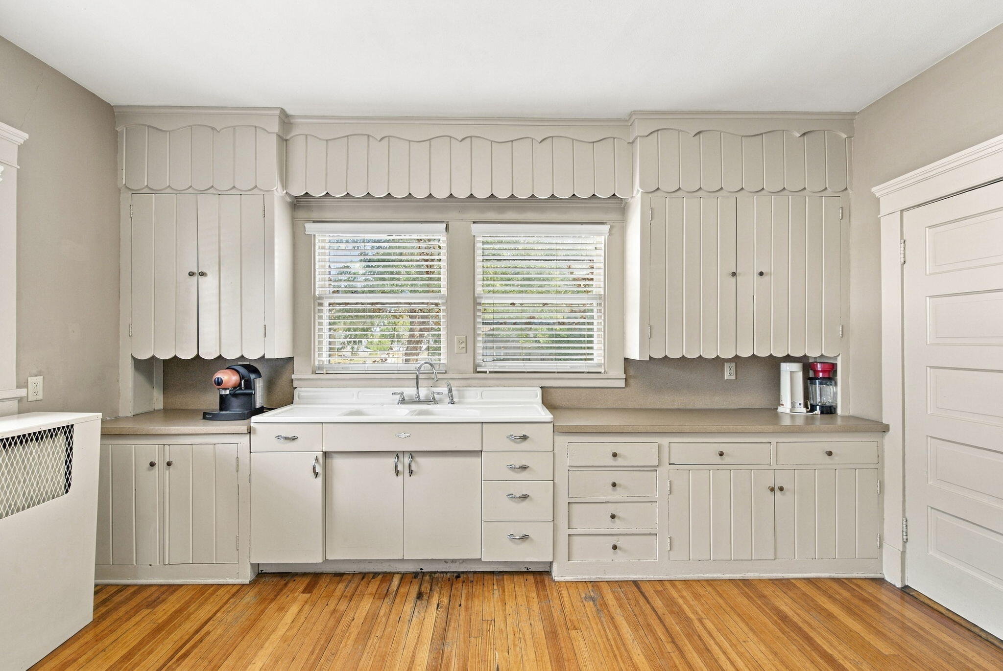 1201 East Walnut Street Property Photo 19