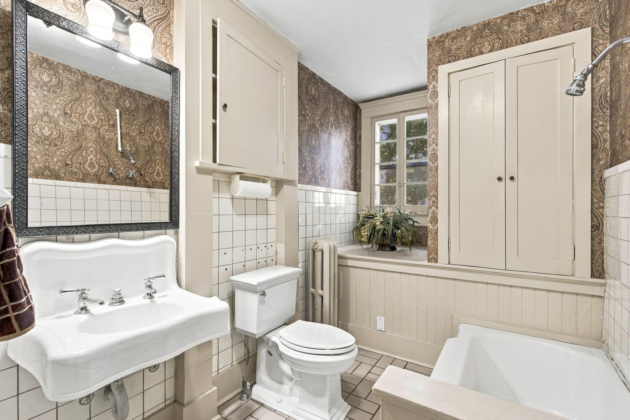 1201 East Walnut Street Property Photo 24