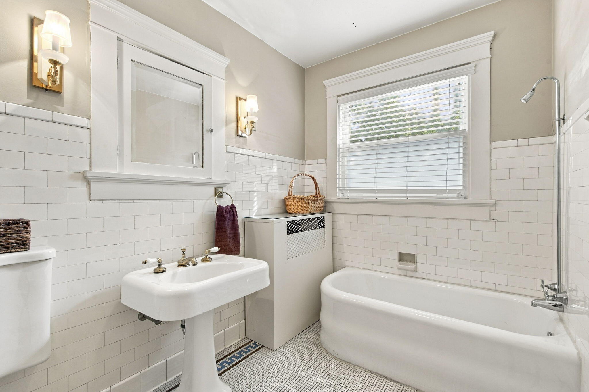 1201 East Walnut Street Property Photo 29