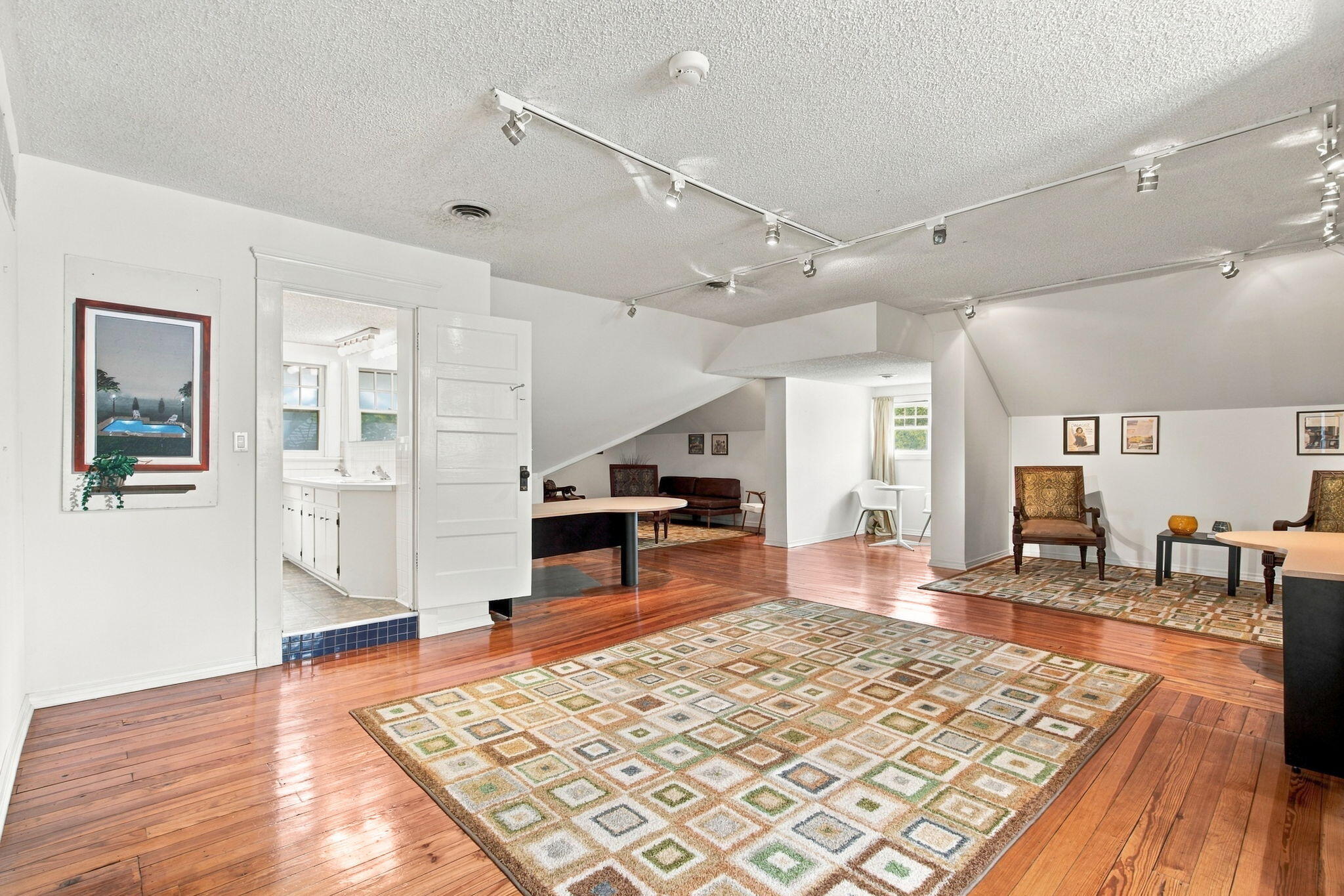 1201 East Walnut Street Property Photo 36