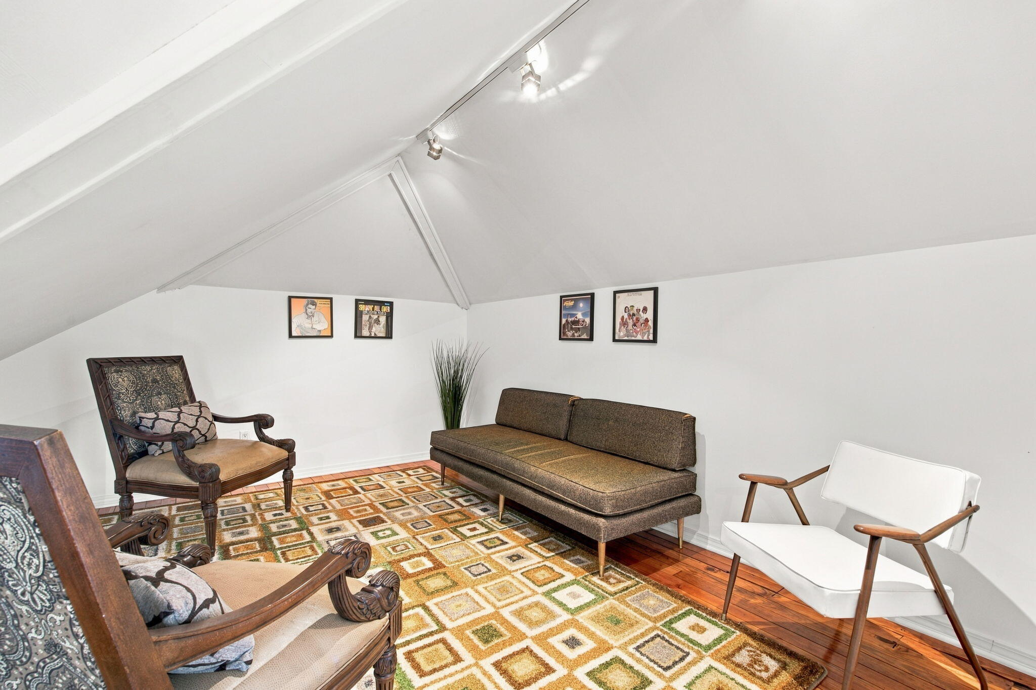 1201 East Walnut Street Property Photo 43