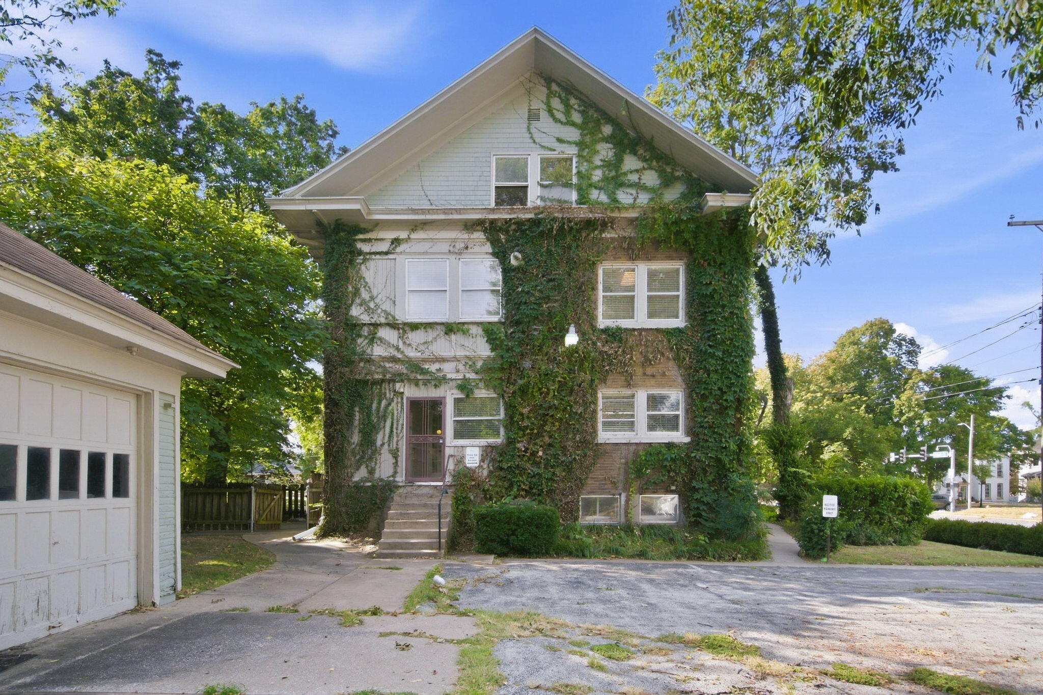 1201 East Walnut Street Property Photo 45