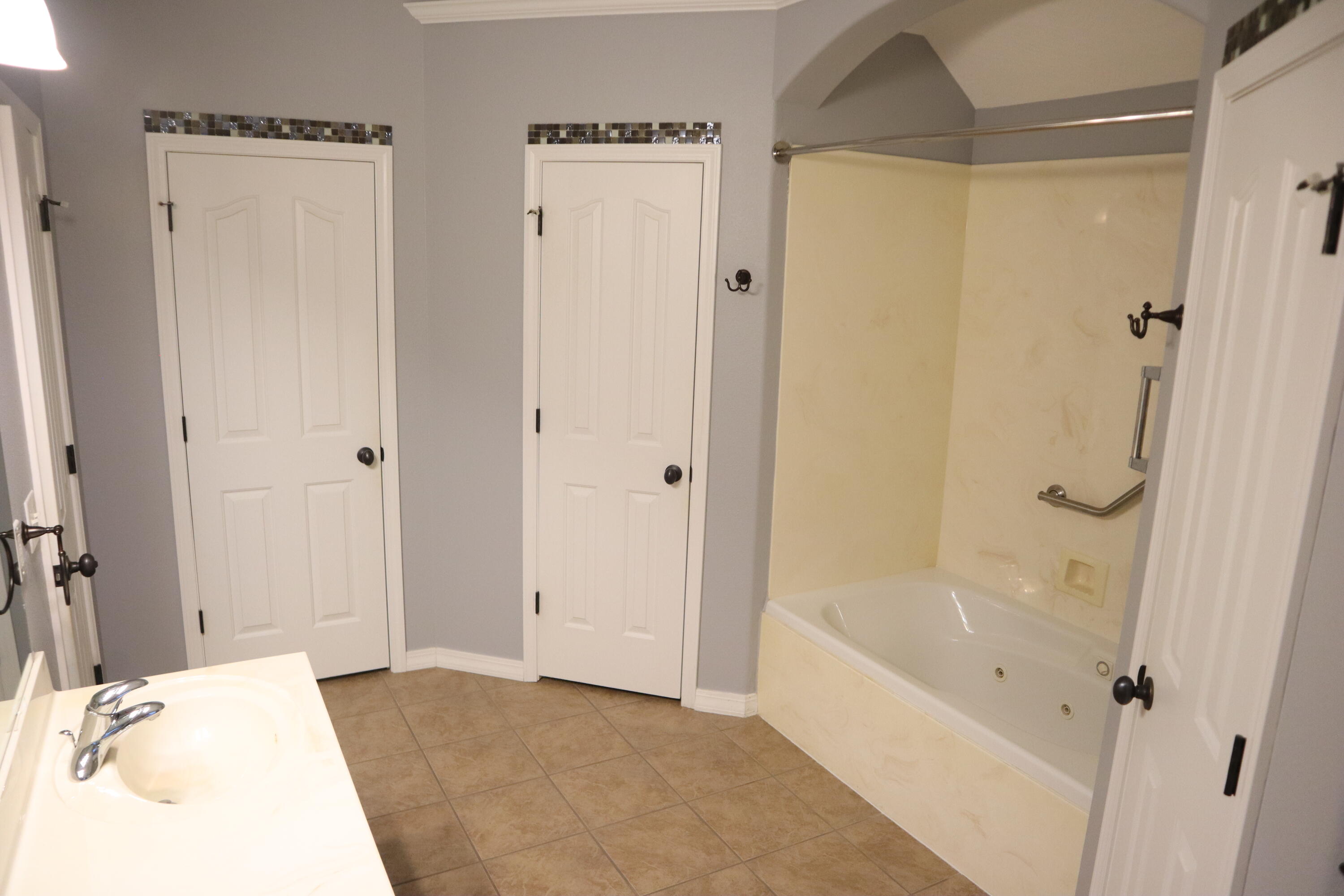 5714 South Lexington Avenue Property Photo 22