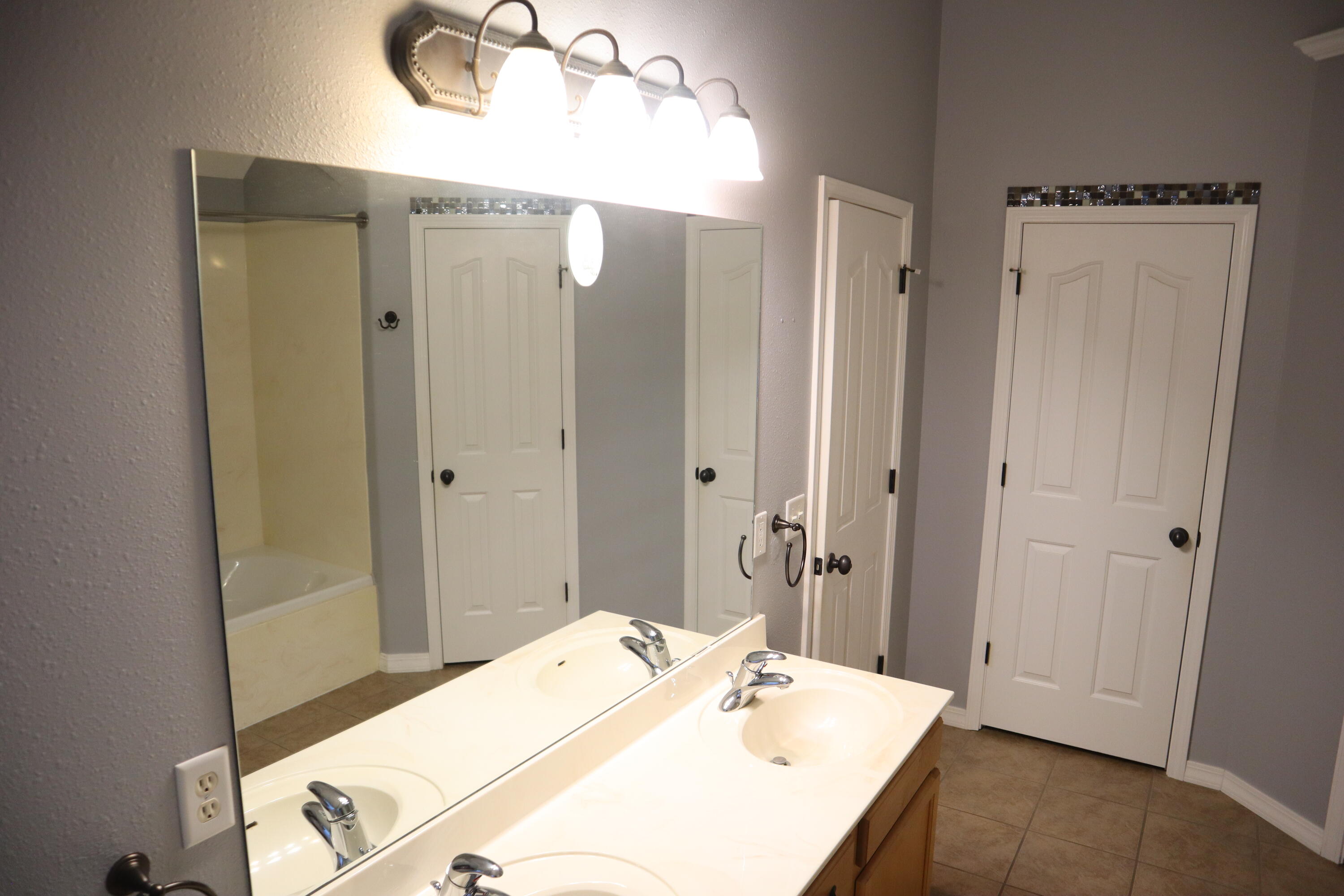 5714 South Lexington Avenue Property Photo 23