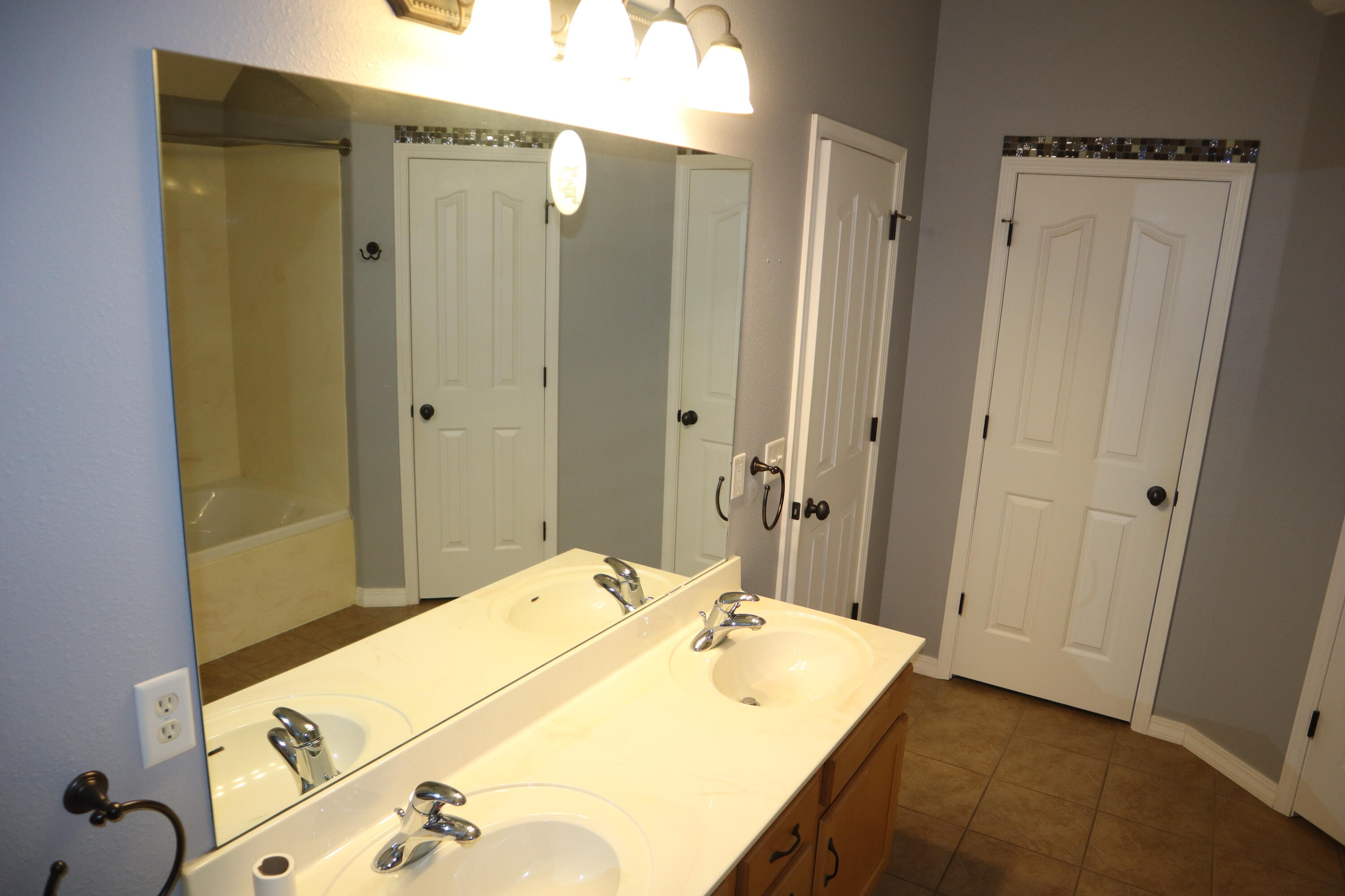 5714 South Lexington Avenue Property Photo 24