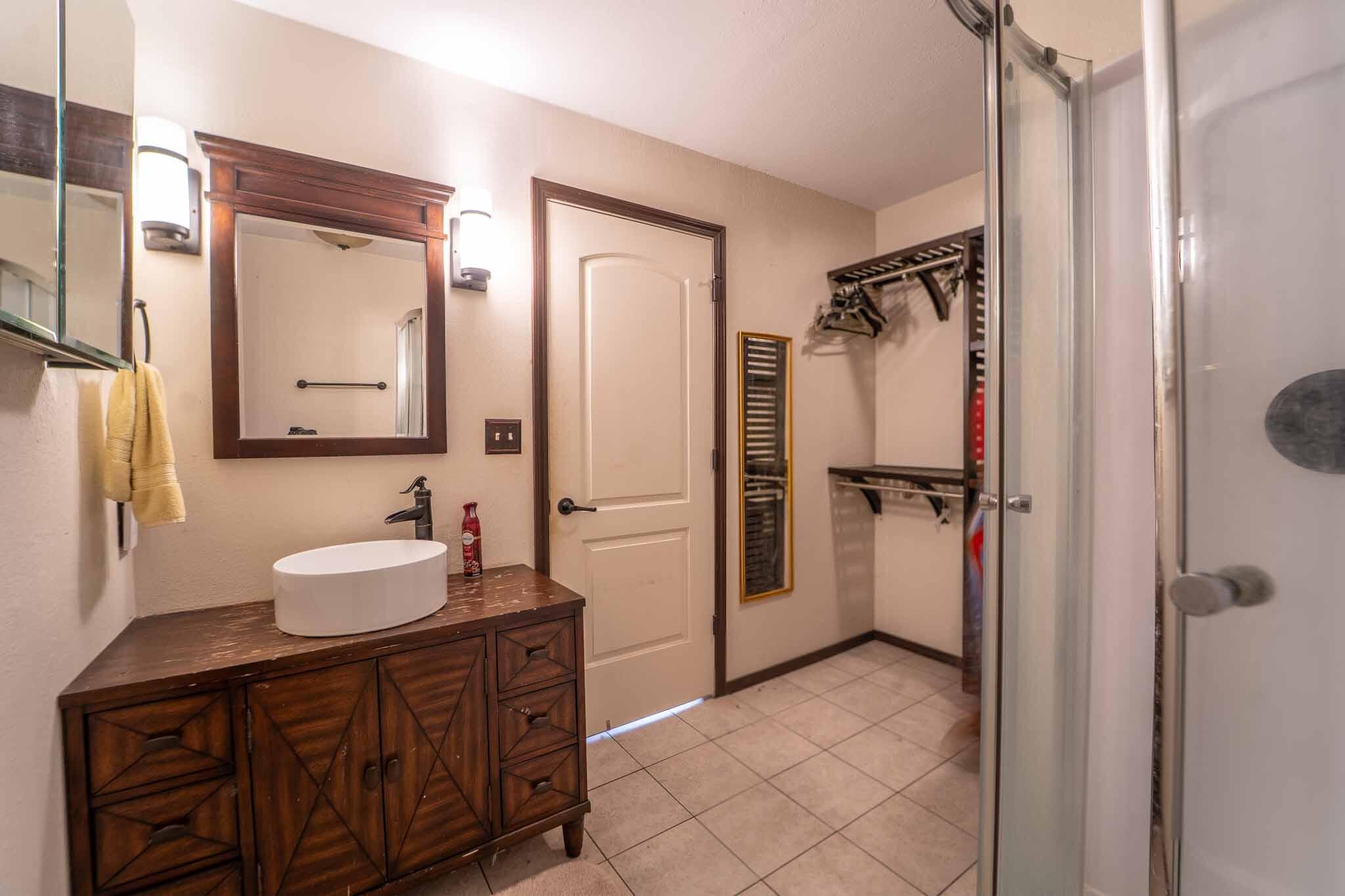 225 North Pringle Avenue Property Photo 10