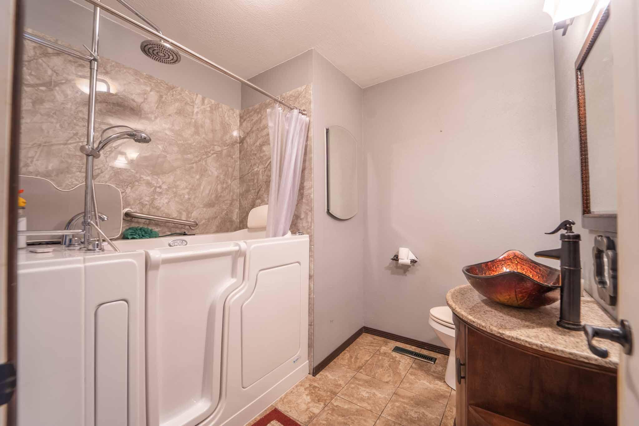225 North Pringle Avenue Property Photo 14