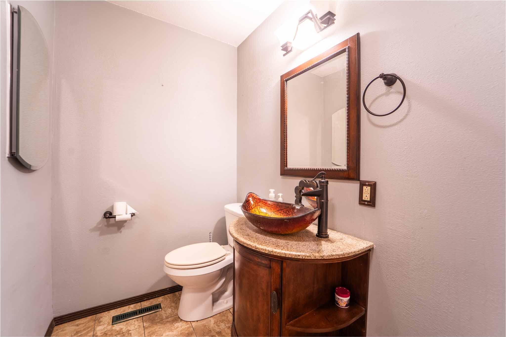 225 North Pringle Avenue Property Photo 15