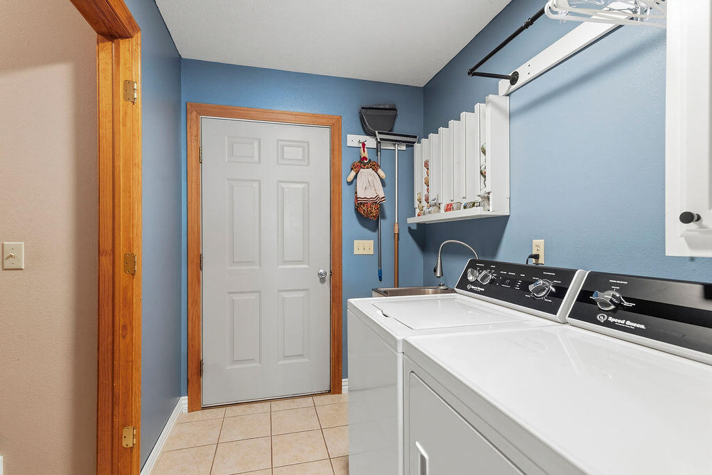 3186 North Nixon Avenue Property Photo 9